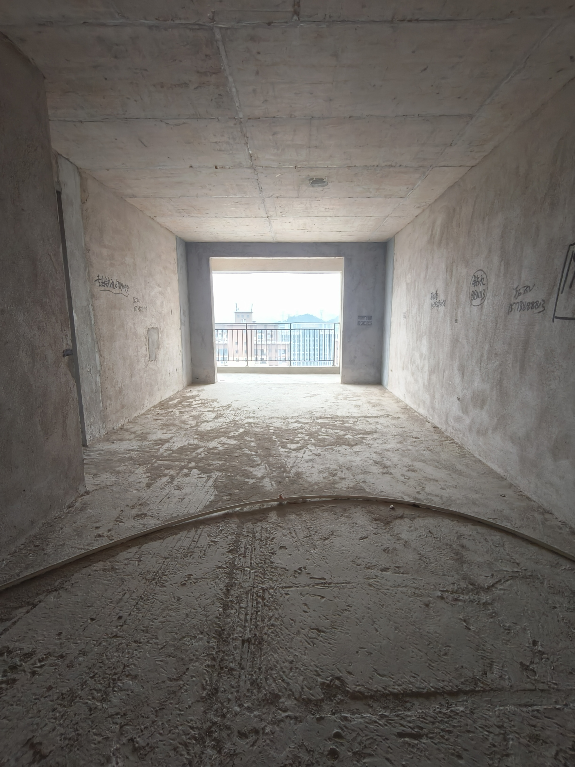 石化大院  3室2厅2卫    56.8万 石化大院  3室2厅2卫    56.8万客厅