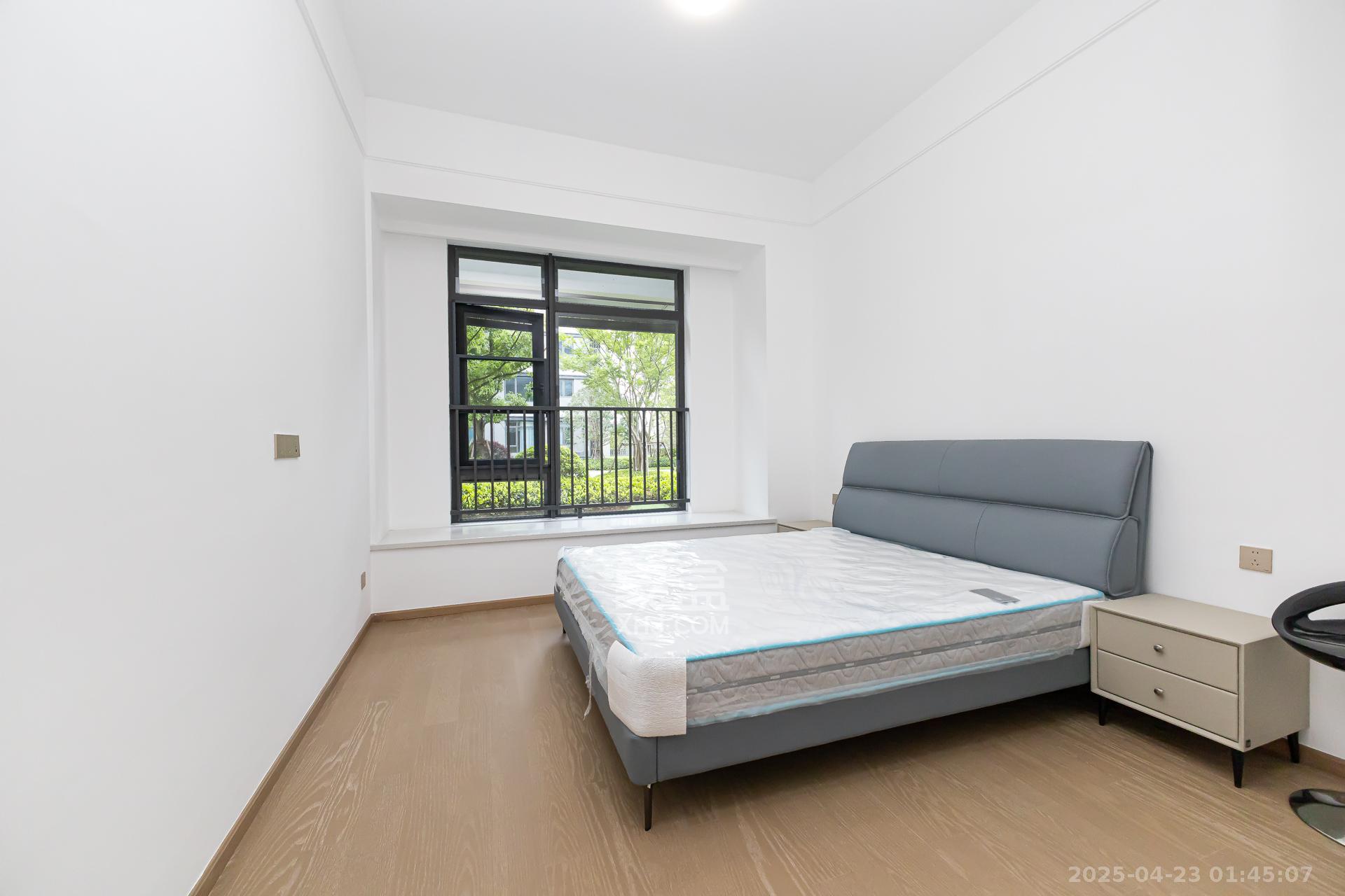 嘉臣道 4室2厅2卫 520.0万 嘉臣道 4室2厅2卫 520.0万卧室