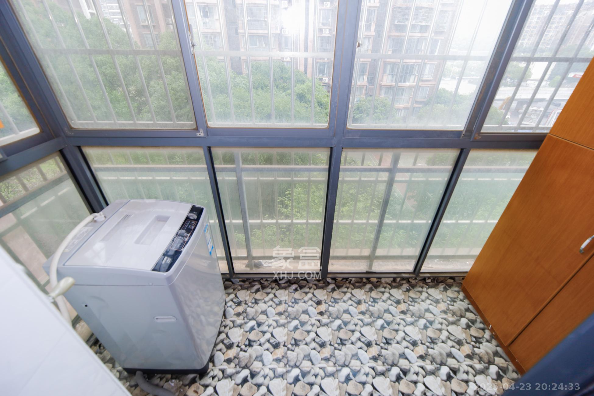 恒盛世家  3室2厅1卫   105.00万阳台