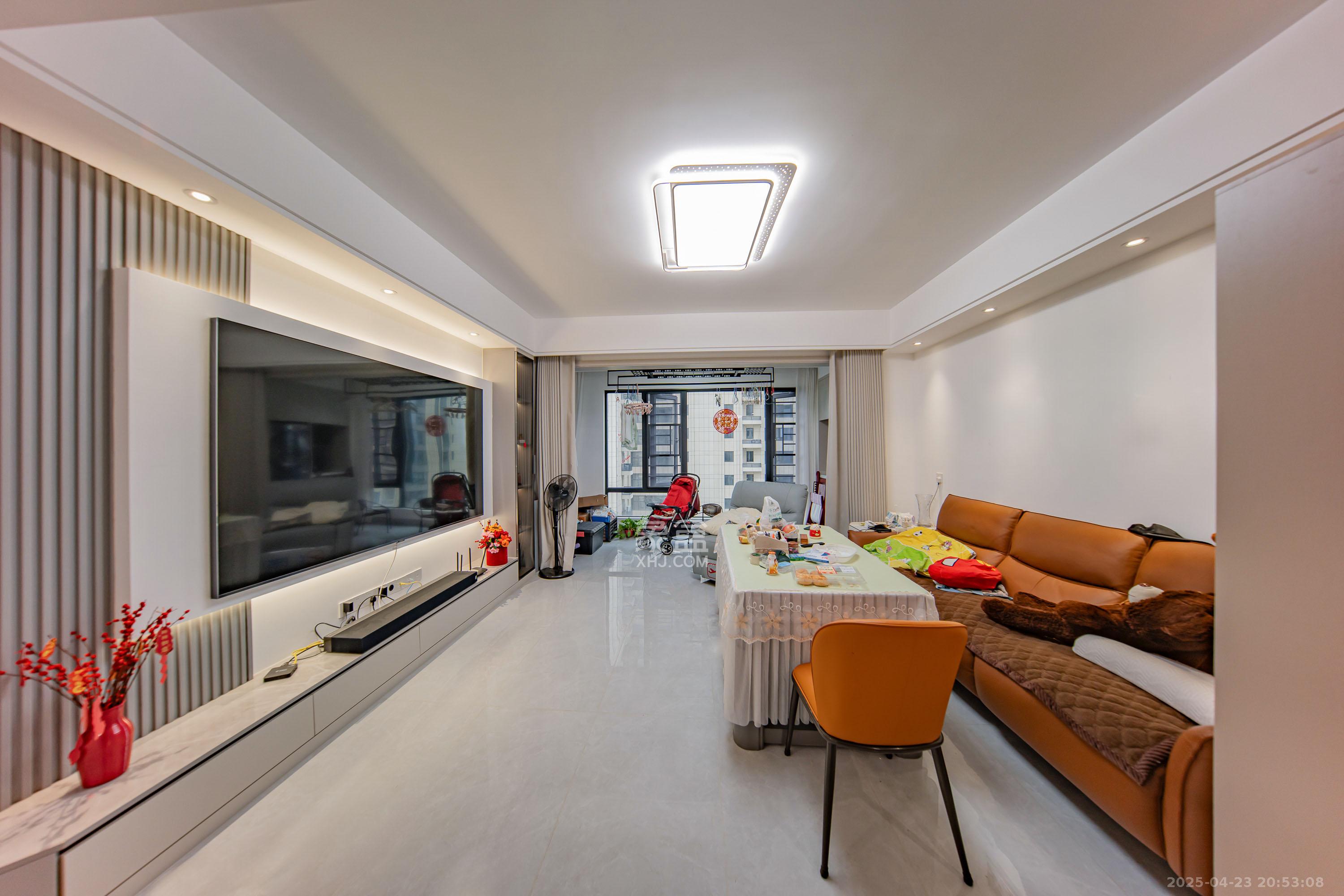 建投象山国际  4室2厅3卫    169.8万 建投象山国际  4室2厅3卫    169.8万客厅