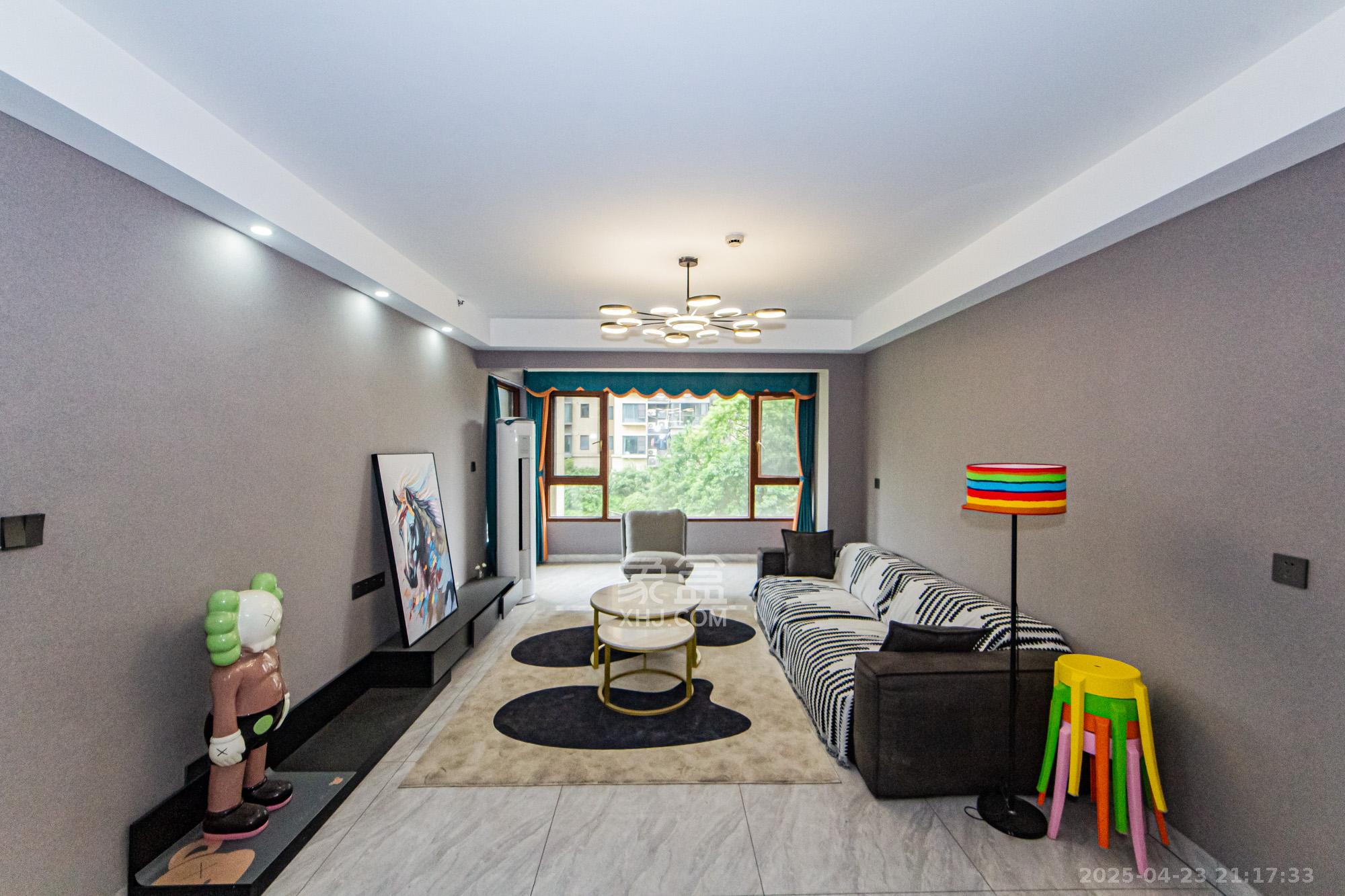 北辰三角洲E7区 3室2厅2卫 142.0万 北辰三角洲E7区 3室2厅2卫 142.0万客厅