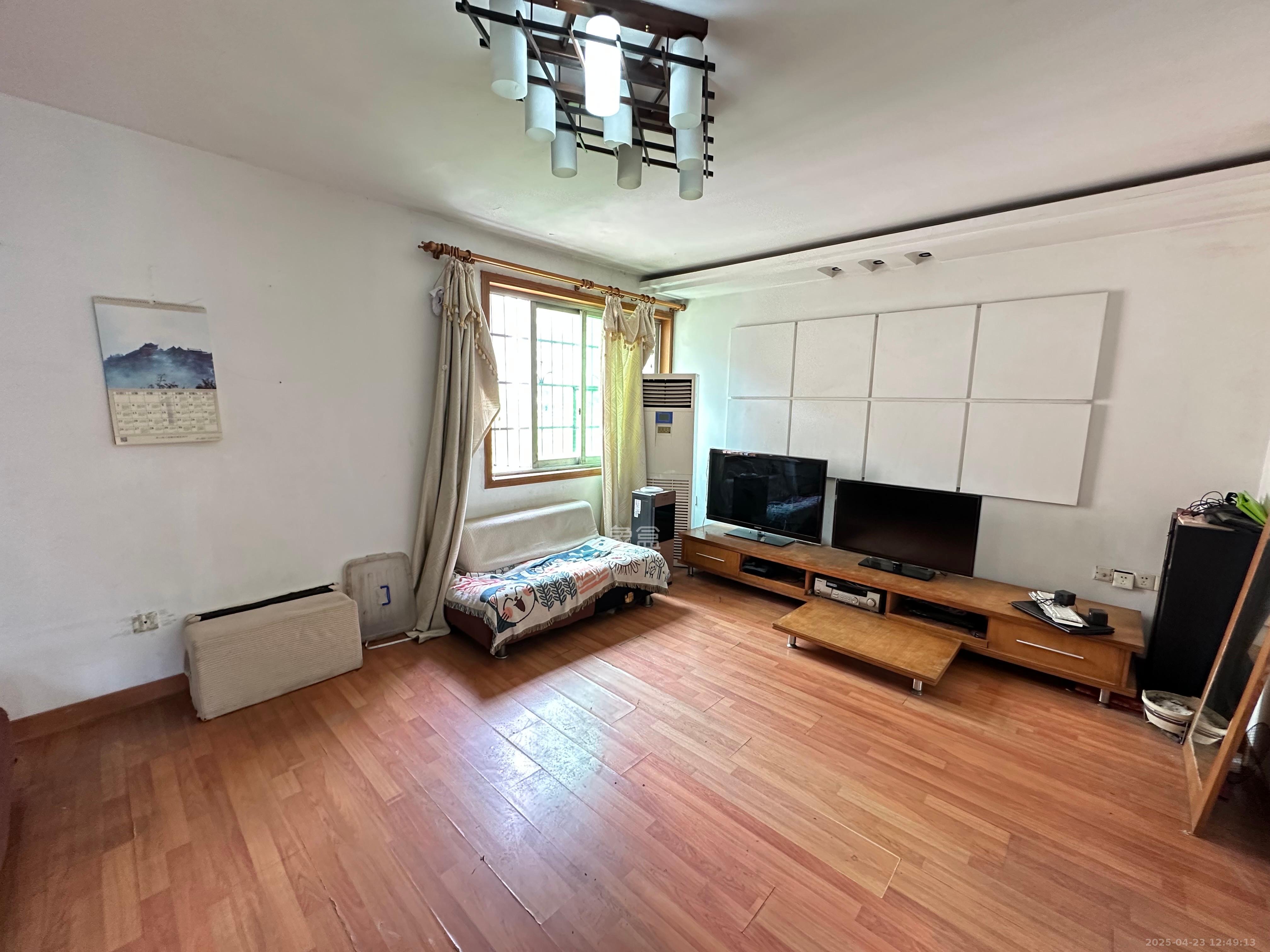 咸嘉新村嘉文苑 3室2厅2卫 2200.0元/月 咸嘉新村嘉文苑 3室2厅2卫 2200.0元/月室内图