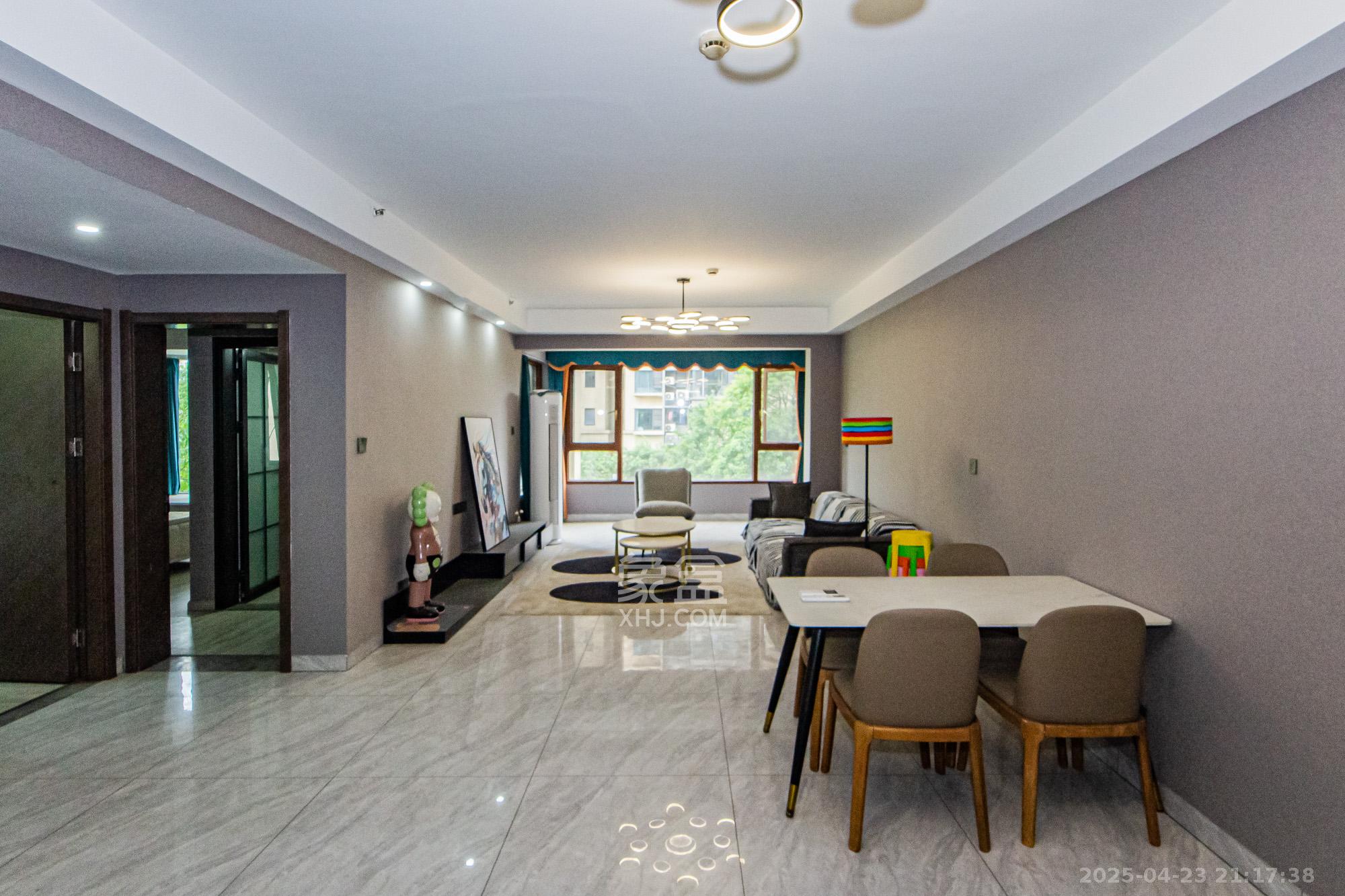 北辰三角洲E7区 3室2厅2卫 142.0万 北辰三角洲E7区 3室2厅2卫 142.0万客厅