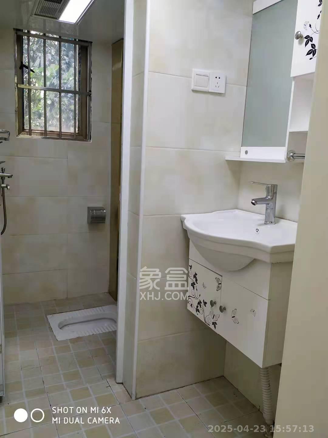 涉外花园 3室2厅2卫 3200.0元/月 涉外花园 3室2厅2卫 3200.0元/月室内图