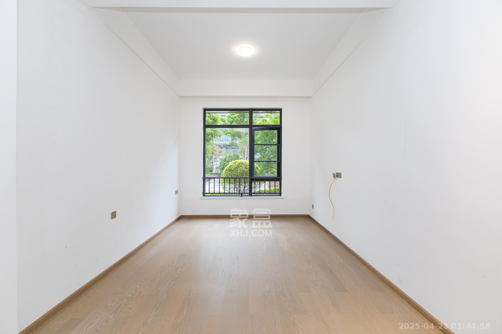 嘉臣道 4室2厅2卫 520.0万 嘉臣道 4室2厅2卫 520.0万卧室