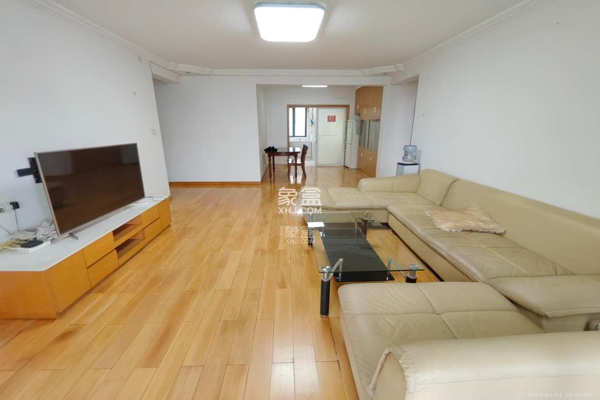 南国新城 3室2厅2卫 2400.0元/月 南国新城 3室2厅2卫 2400.0元/月室内图