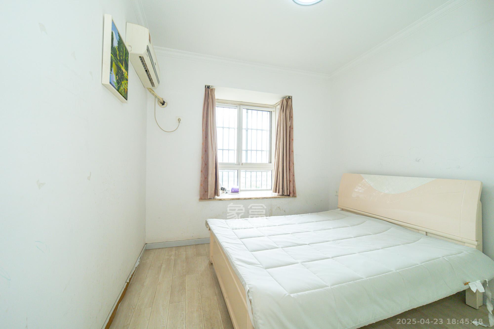 紫晶城  3室2厅2卫    86.0万 紫晶城  3室2厅2卫    86.0万卧室