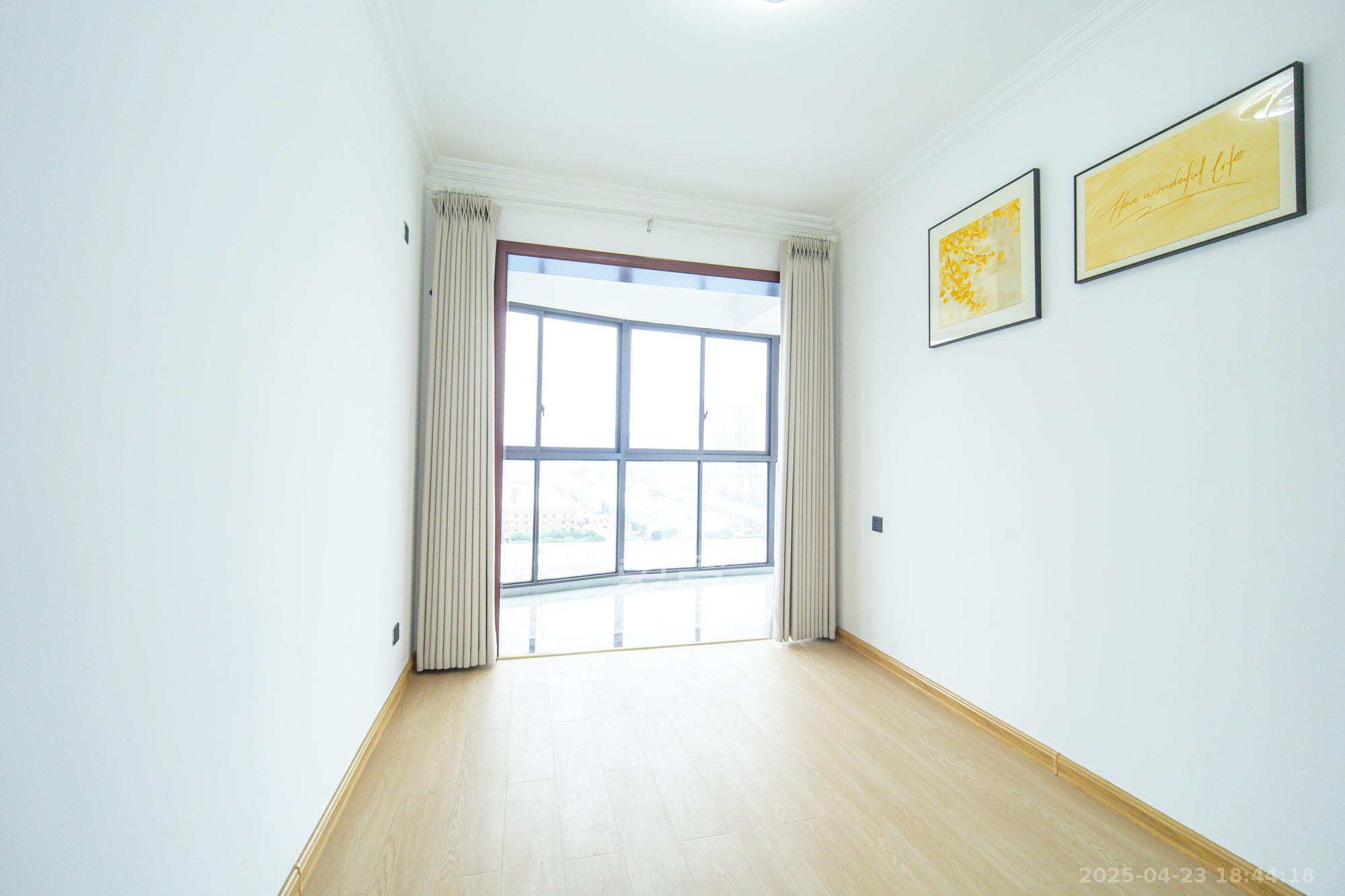 湘绣城 3室2厅2卫 69.8万 湘绣城 3室2厅2卫 69.8万卧室