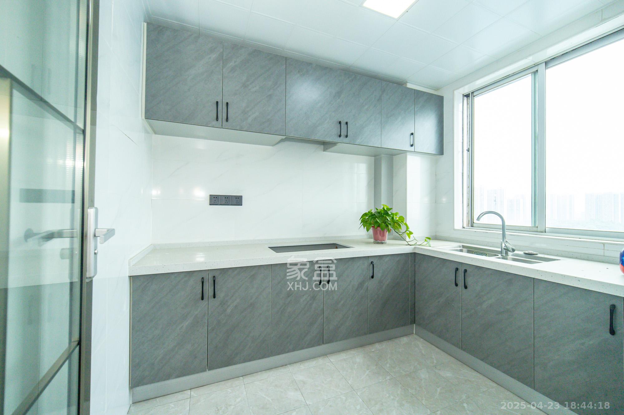 湘绣城 3室2厅2卫 69.8万 湘绣城 3室2厅2卫 69.8万厨房