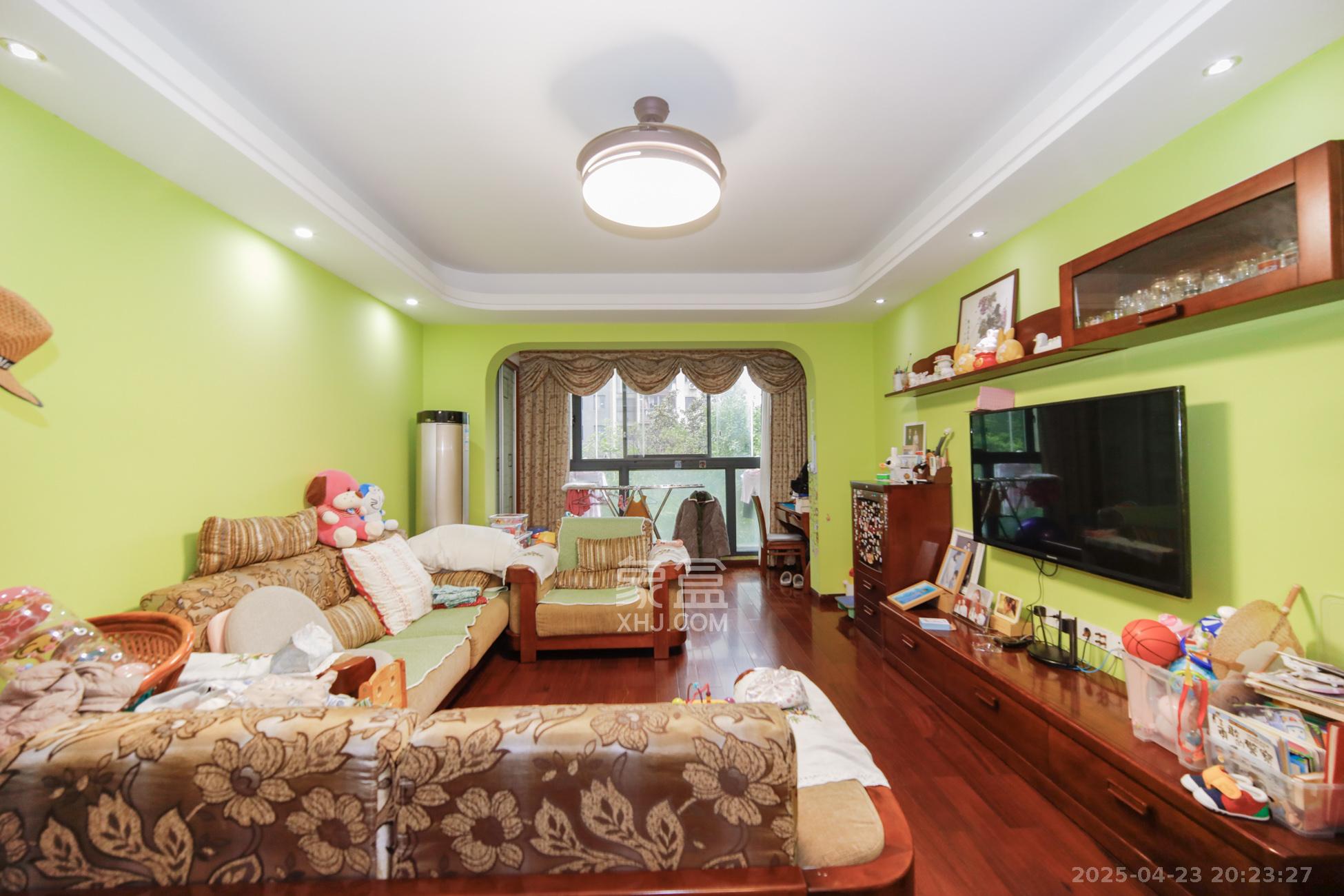 城南故事家园  4室2厅1卫    98.0万客厅