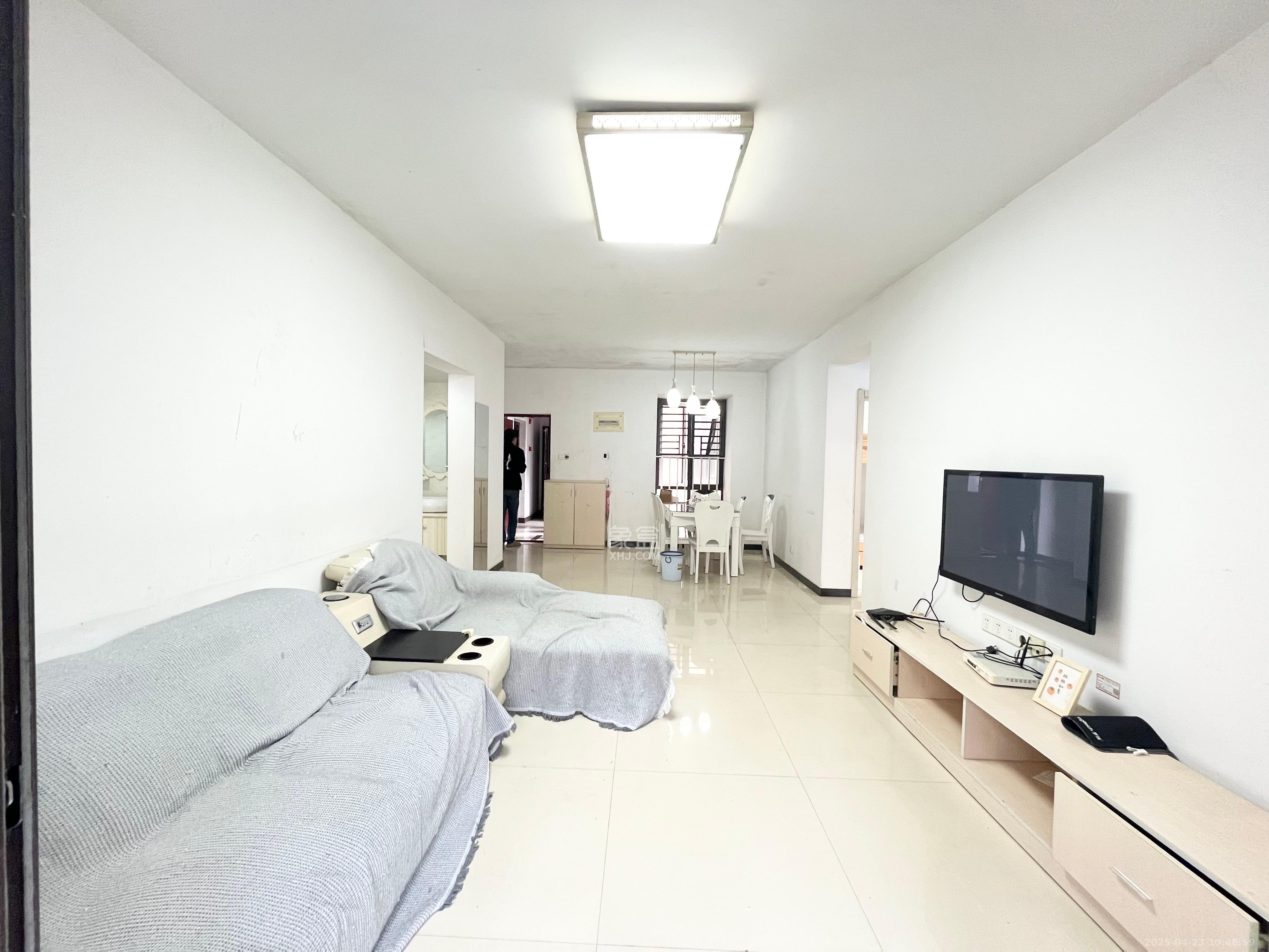 保利麓谷林语F区  1室2厅1卫   2800.00元/月室内图