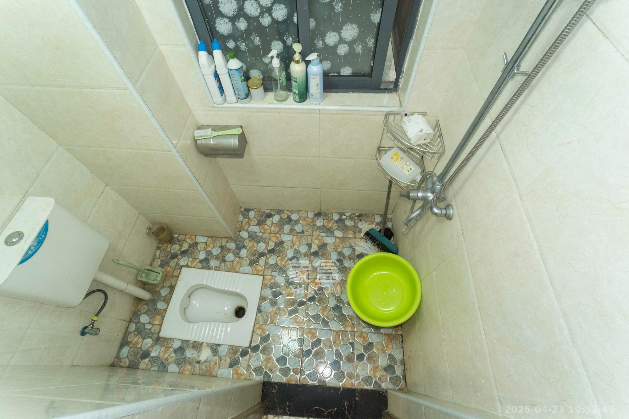 松雅轩(埃克斯社区) 2室2厅1卫 75.0万 松雅轩(埃克斯社区) 2室2厅1卫 75.0万卫生间