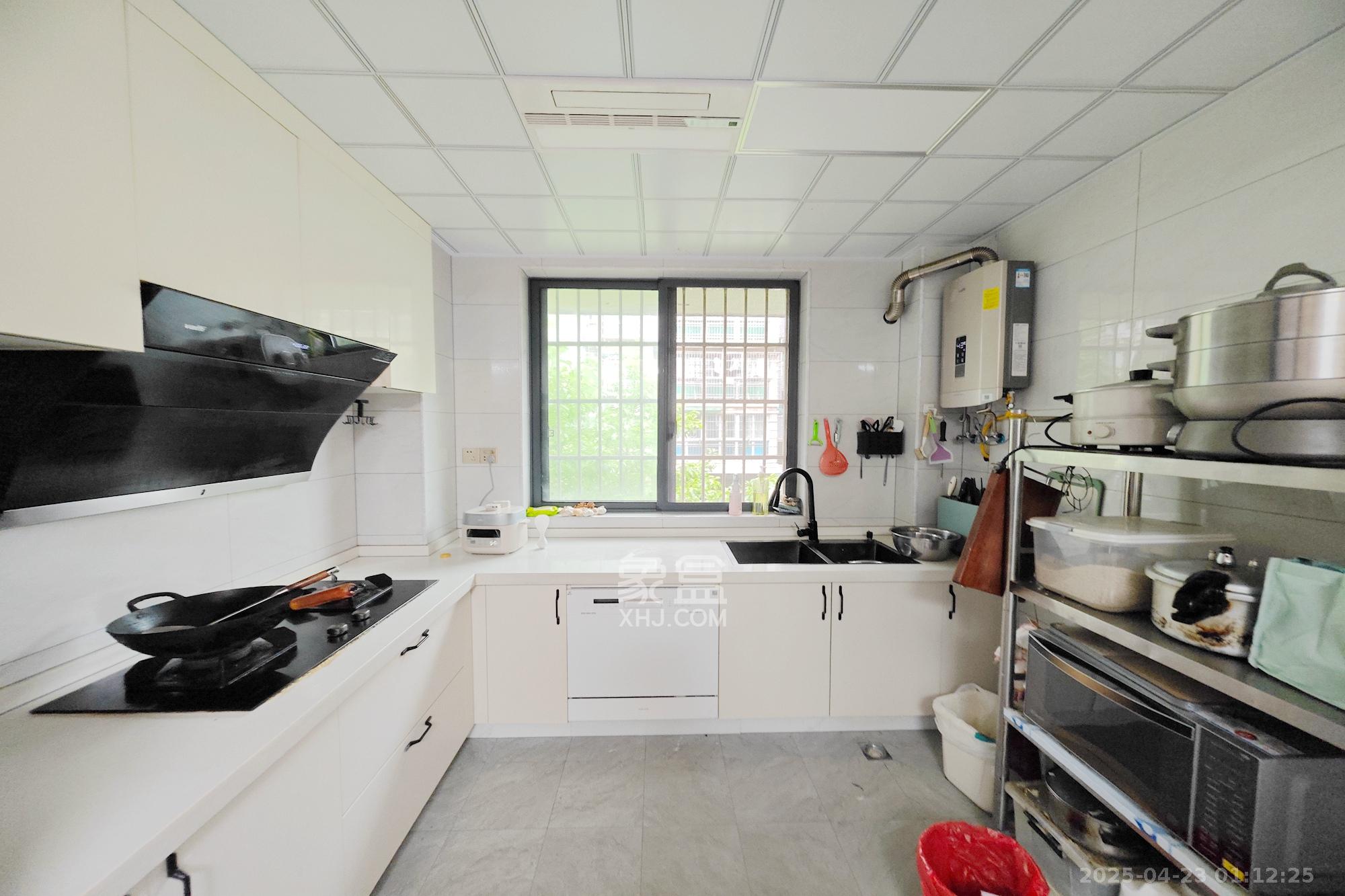 鸿景苑 3室2厅2卫 69.0万 鸿景苑 3室2厅2卫 69.0万厨房