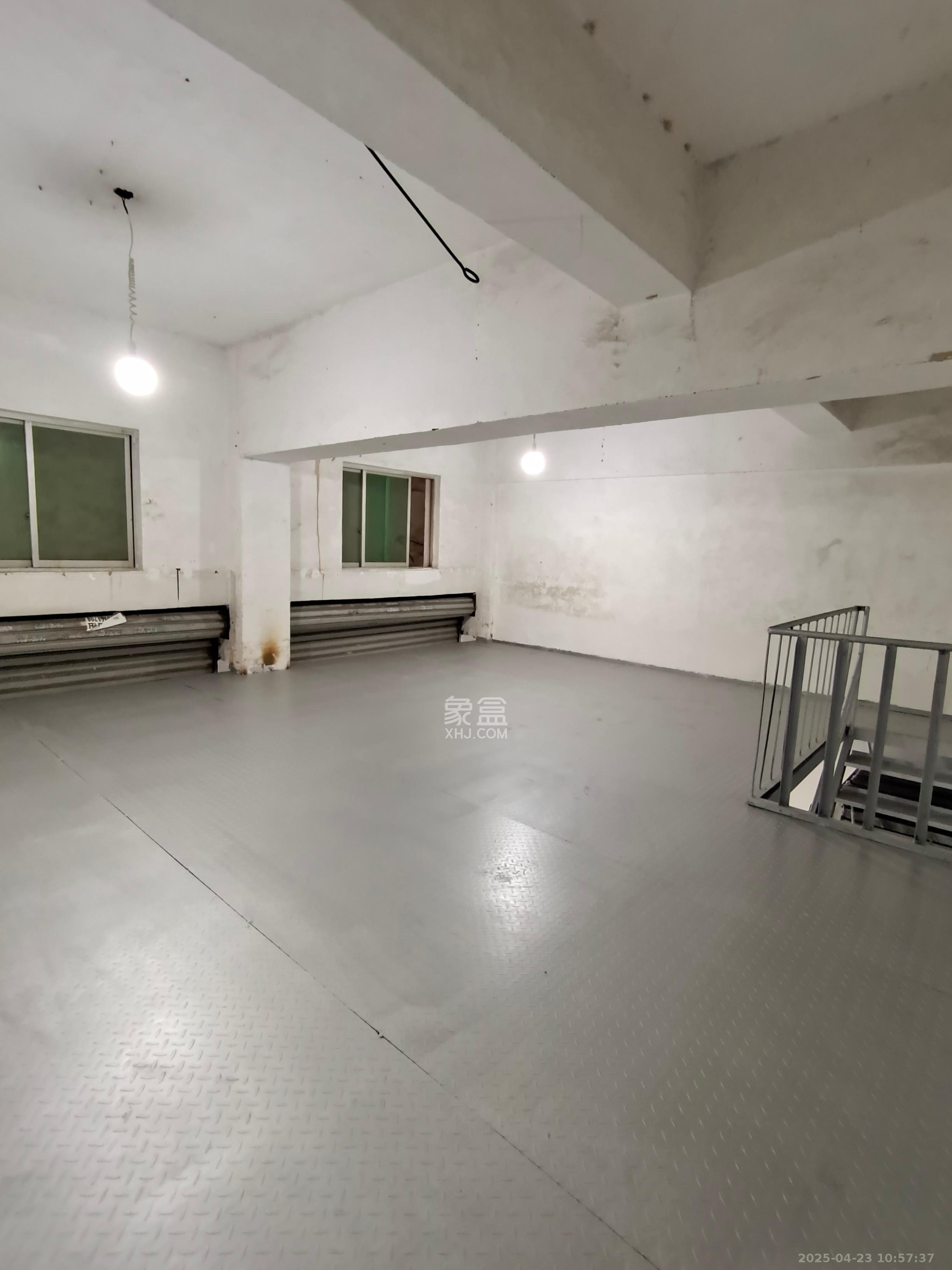 中南汽车世界   22.0㎡      1400.0元/月室内图