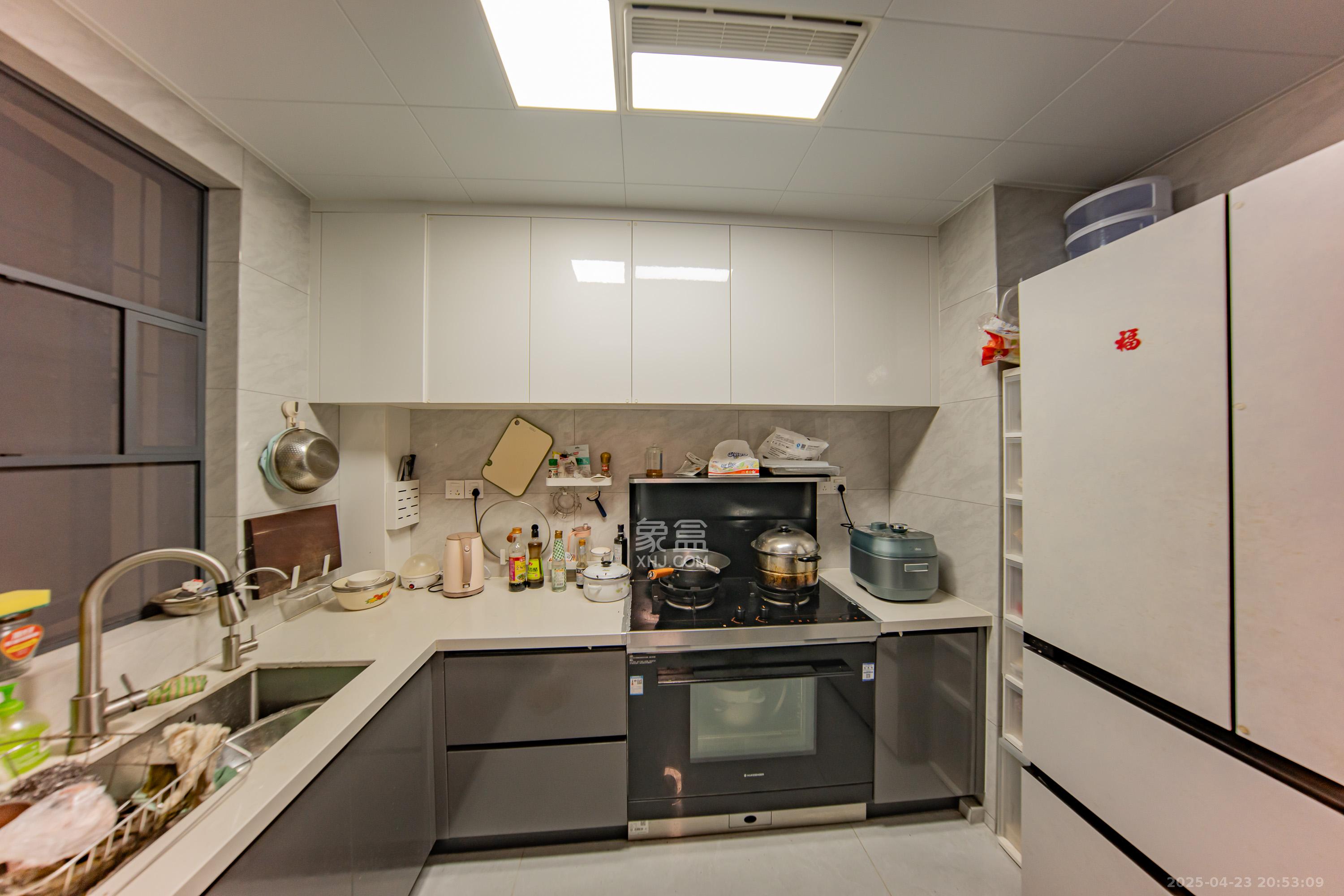 建投象山国际  4室2厅3卫    169.8万 建投象山国际  4室2厅3卫    169.8万厨房