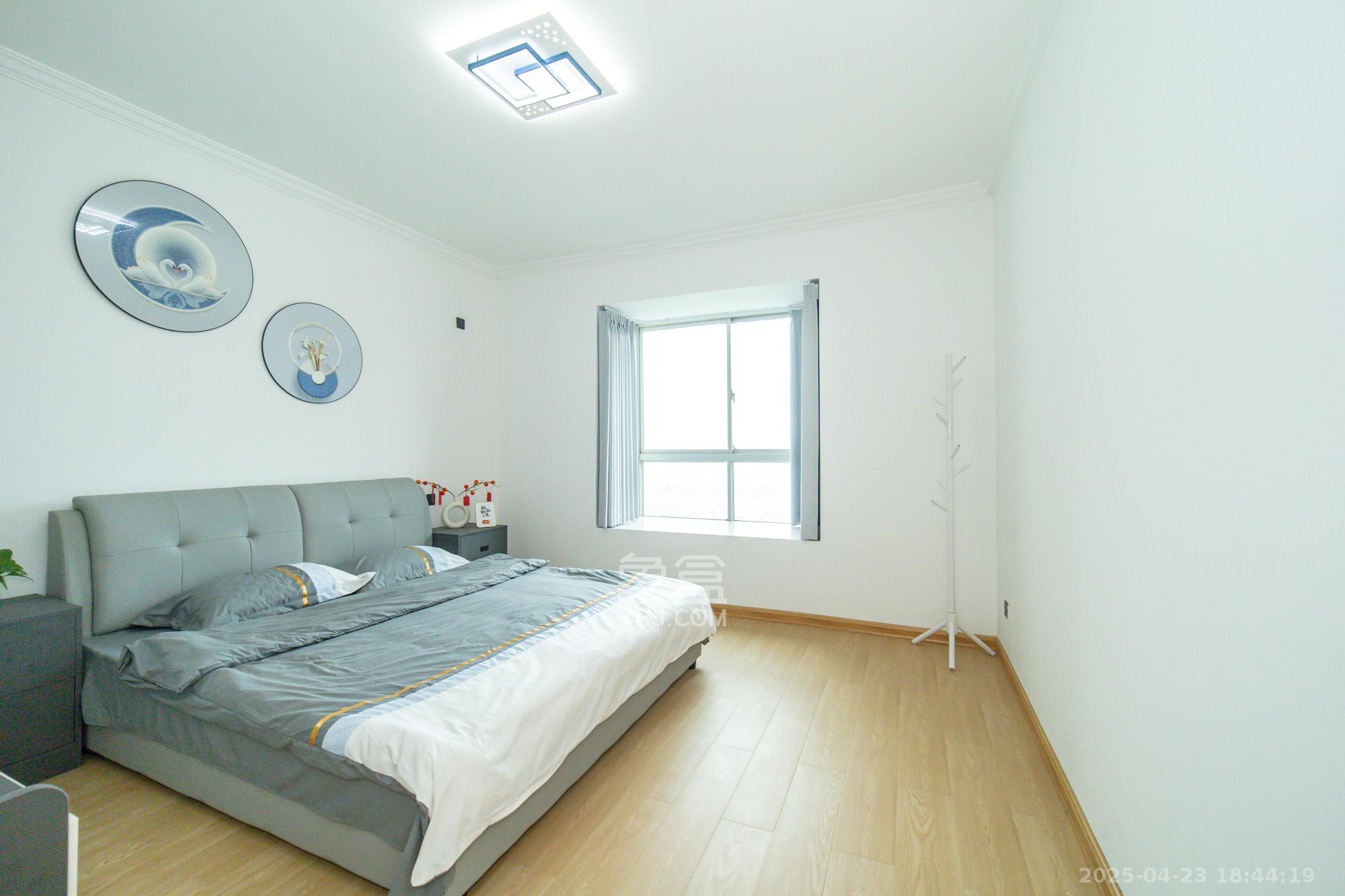 湘绣城 3室2厅2卫 69.8万 湘绣城 3室2厅2卫 69.8万卧室