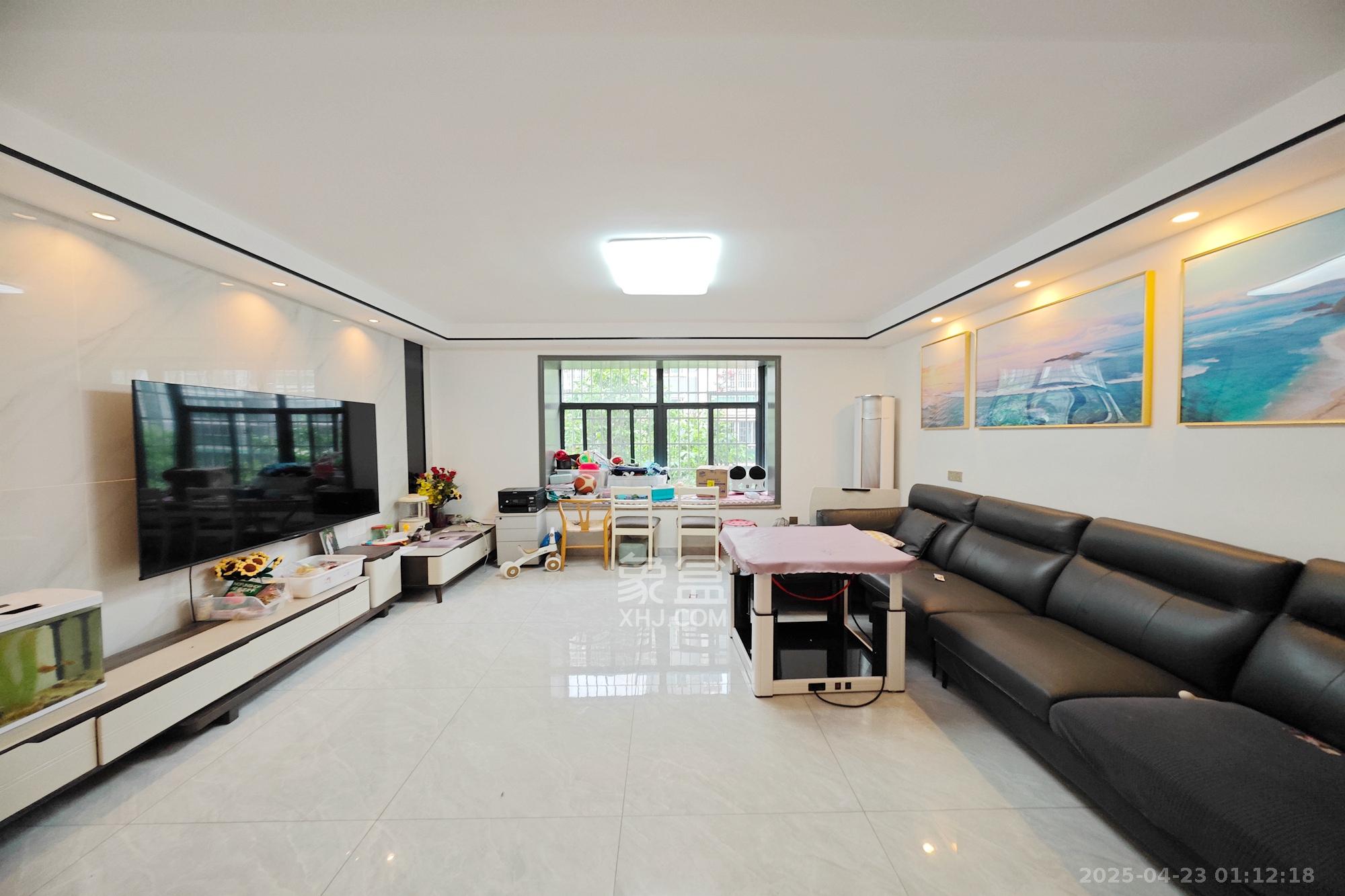 鸿景苑 3室2厅2卫 69.0万 鸿景苑 3室2厅2卫 69.0万客厅