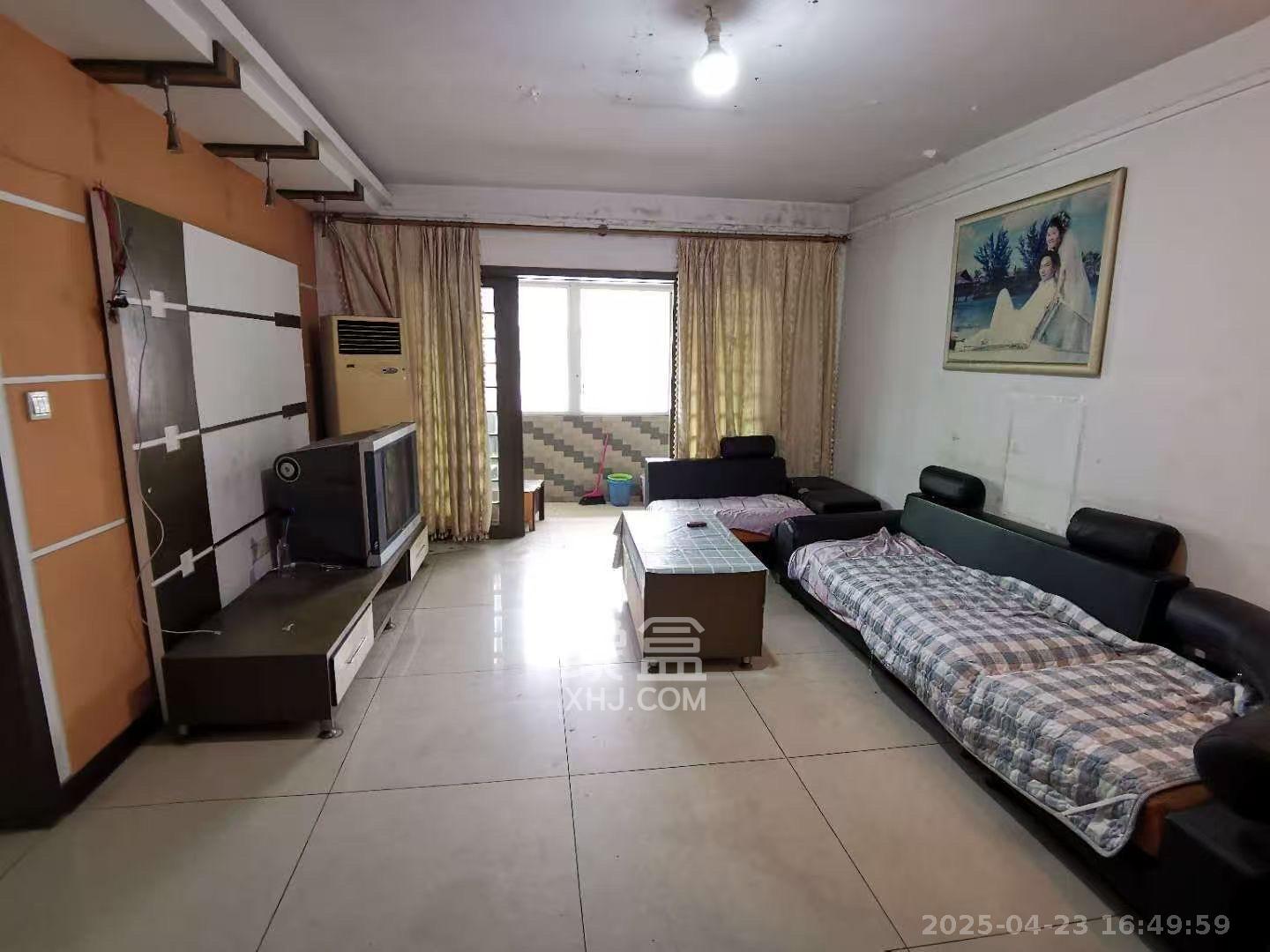 恩瑞麓山名园(龙王港小区)  3室2厅1卫    2100.0元/月 恩瑞麓山名园(龙王港小区)  3室2厅1卫    2100.0元/月