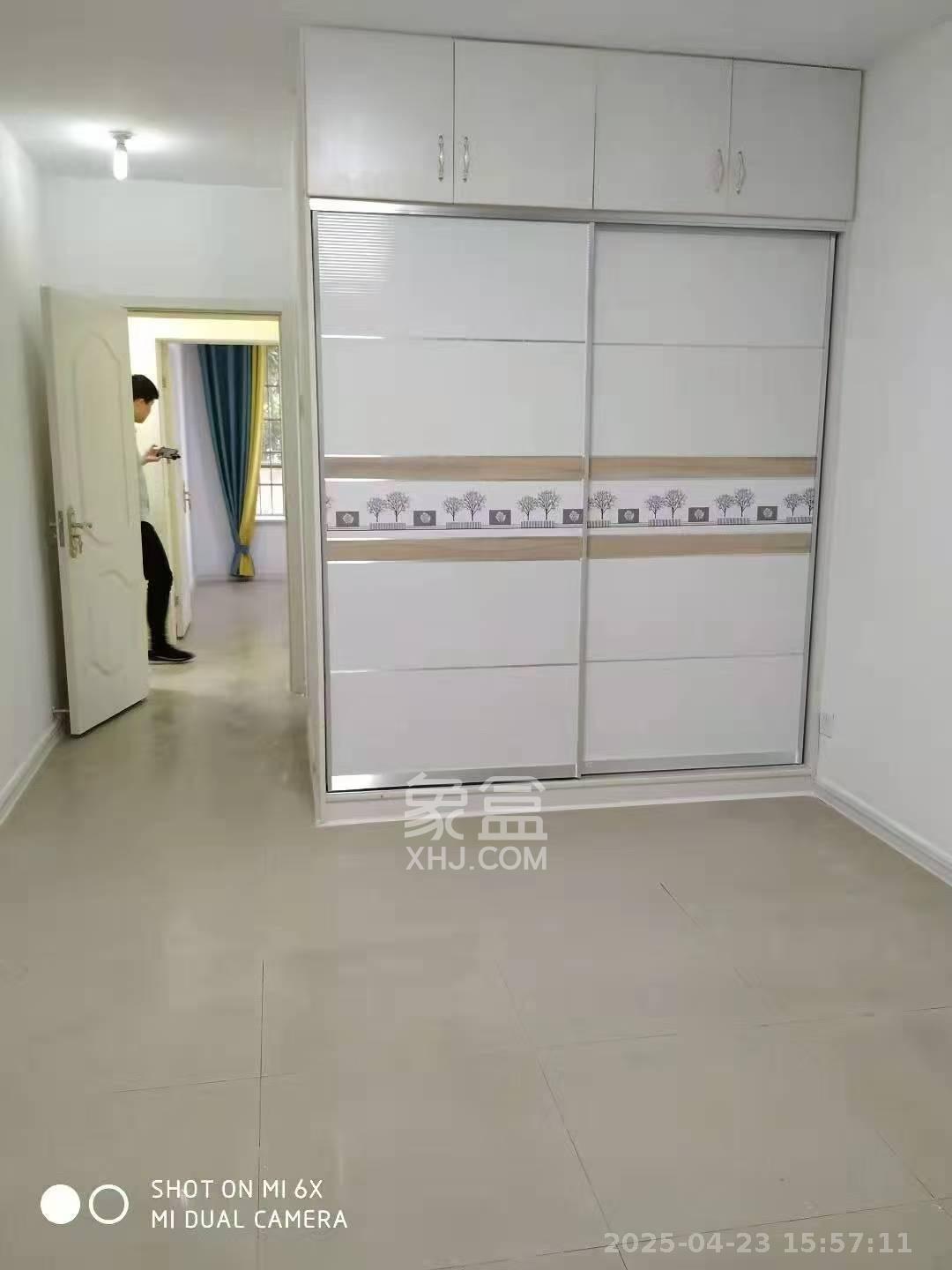 涉外花园 3室2厅2卫 3200.0元/月 涉外花园 3室2厅2卫 3200.0元/月室内图