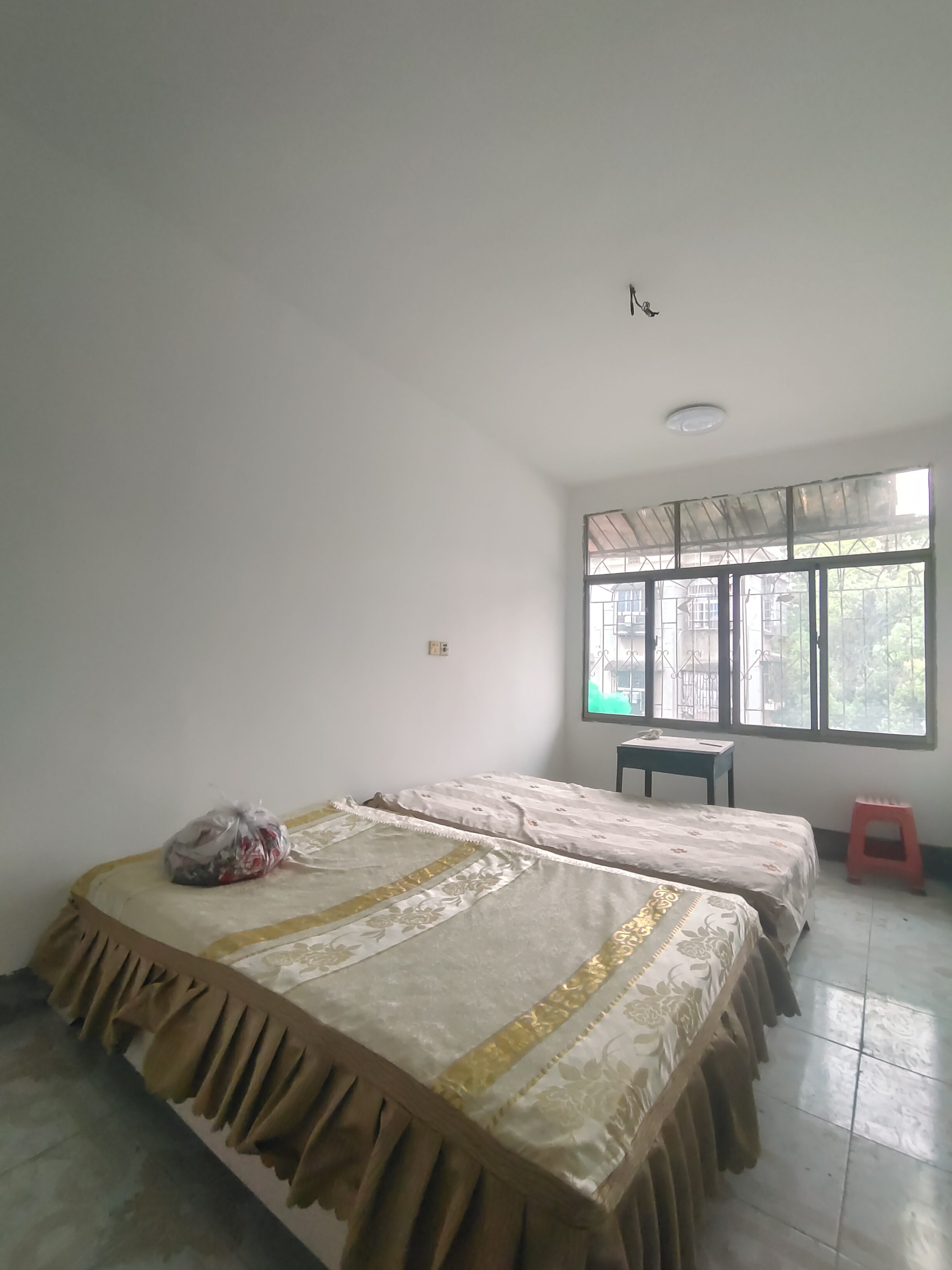 针织厂家属楼(新星南路) 3室2厅1卫 30.0万 针织厂家属楼(新星南路) 3室2厅1卫 30.0万客厅