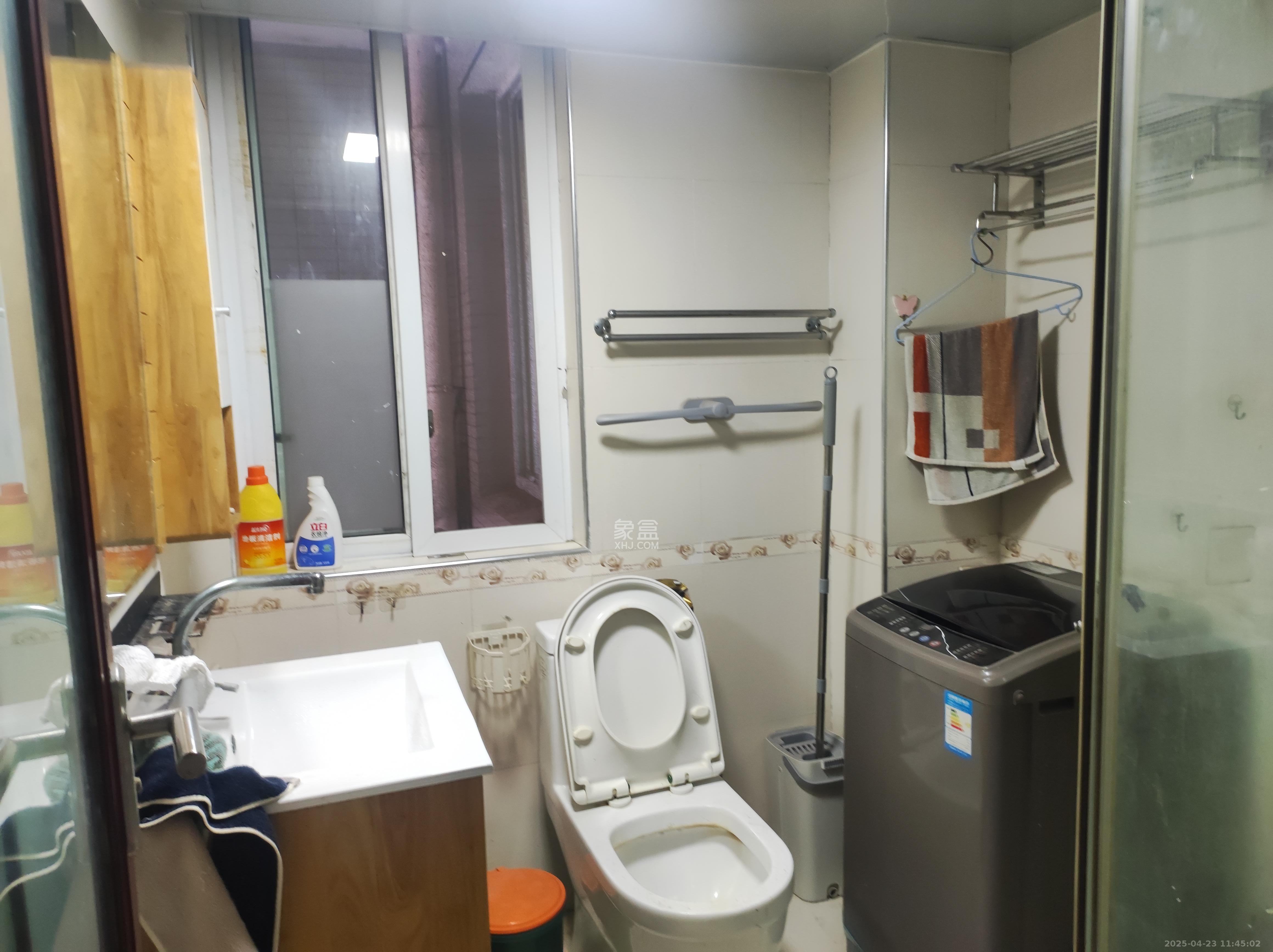 月湖蘭庭  1室2廳1衛(wèi)   2400.00元/月室內(nèi)圖