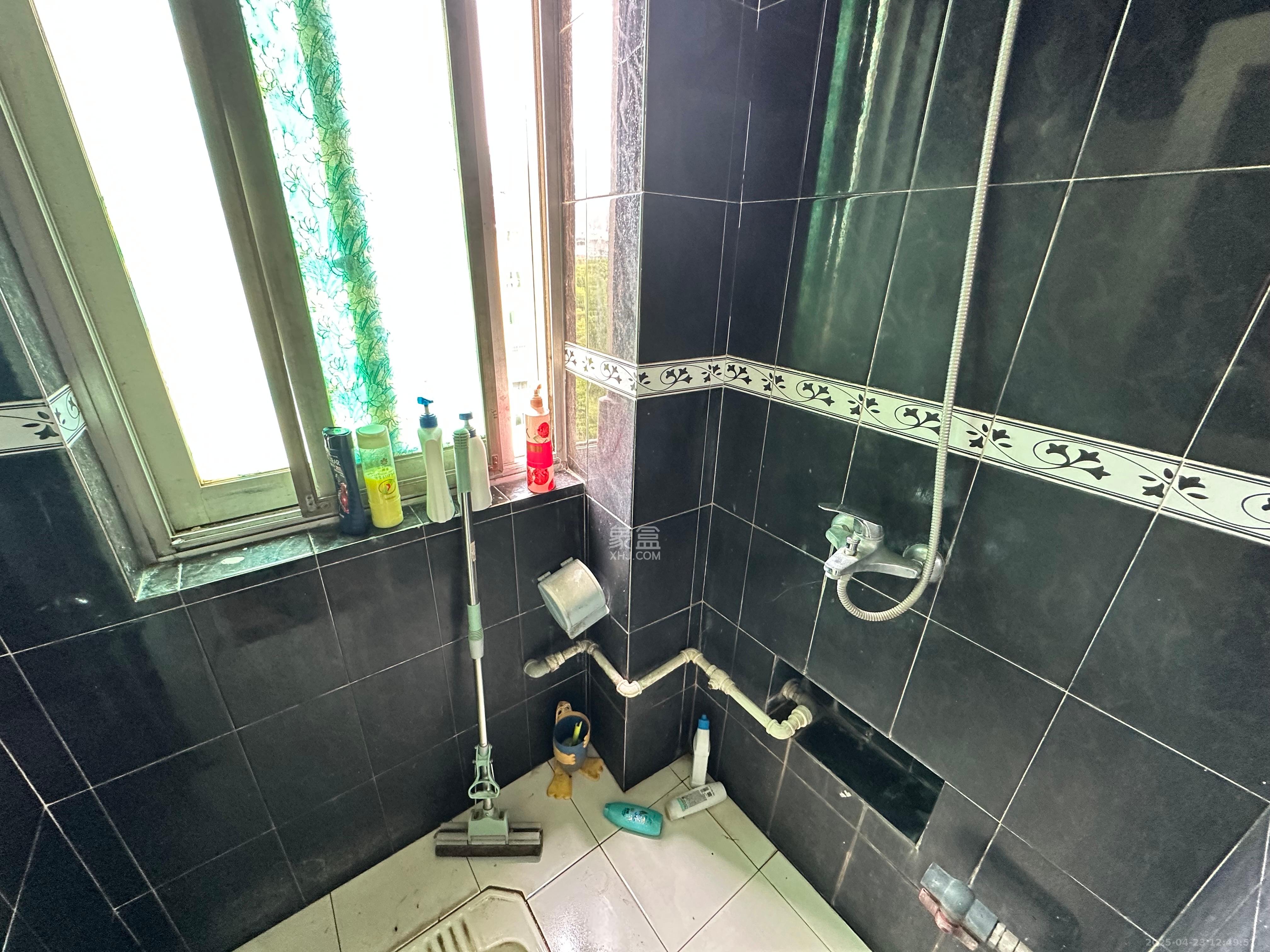 咸嘉新村嘉文苑 3室2厅2卫 2200.0元/月 咸嘉新村嘉文苑 3室2厅2卫 2200.0元/月室内图