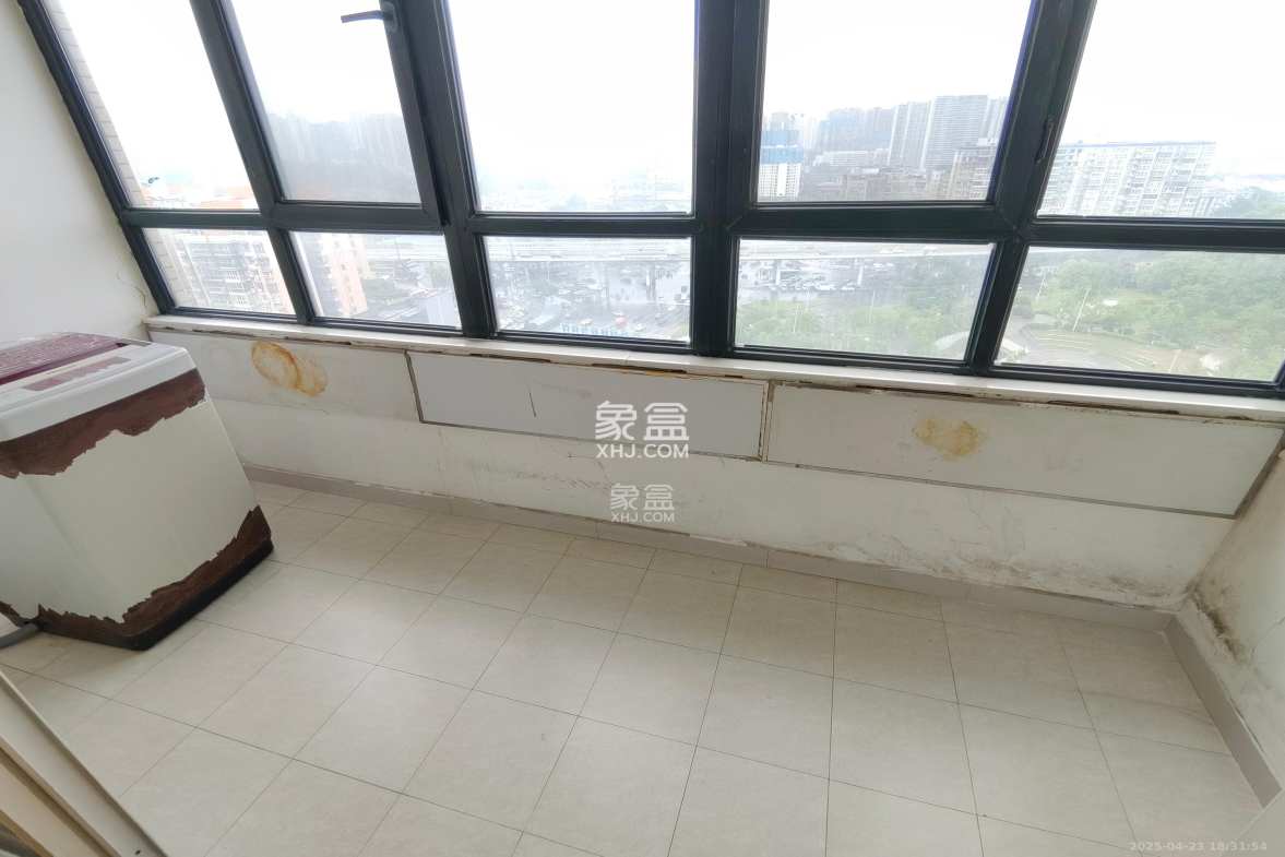 南国新城 3室2厅2卫 2400.0元/月 南国新城 3室2厅2卫 2400.0元/月室内图