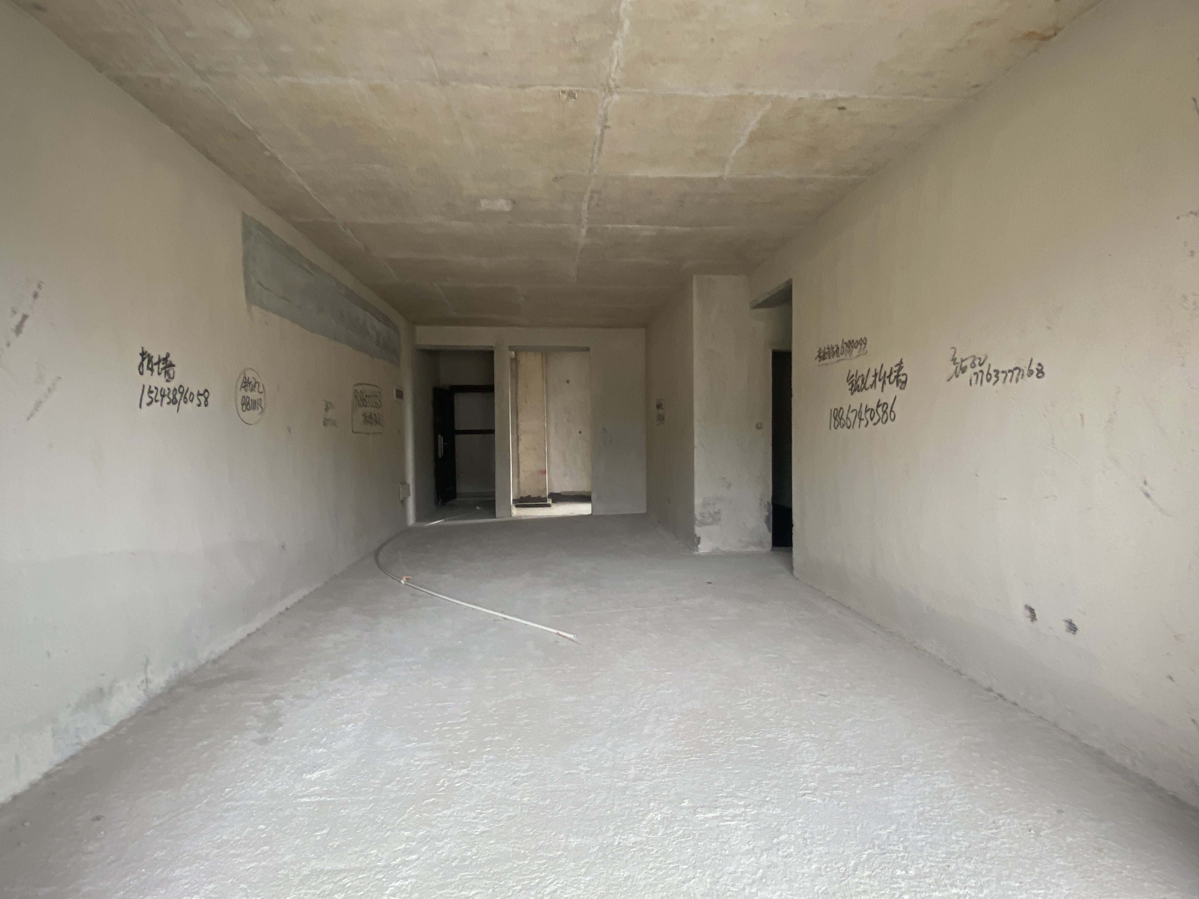 青春里  3室2厅2卫    136.0万 青春里  3室2厅2卫    136.0万客厅