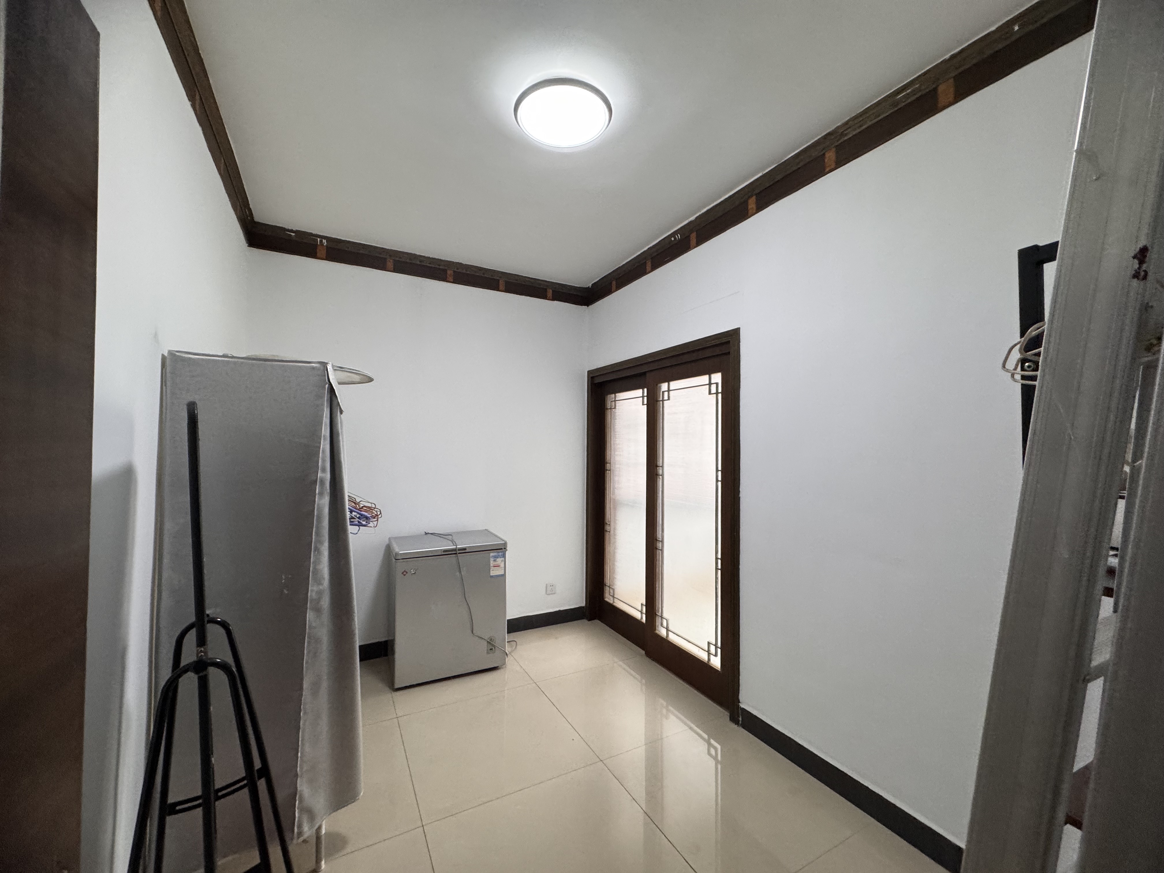 德皇小区  1室0厅0卫    2200.0元/月 德皇小区  1室0厅0卫    2200.0元/月室内图