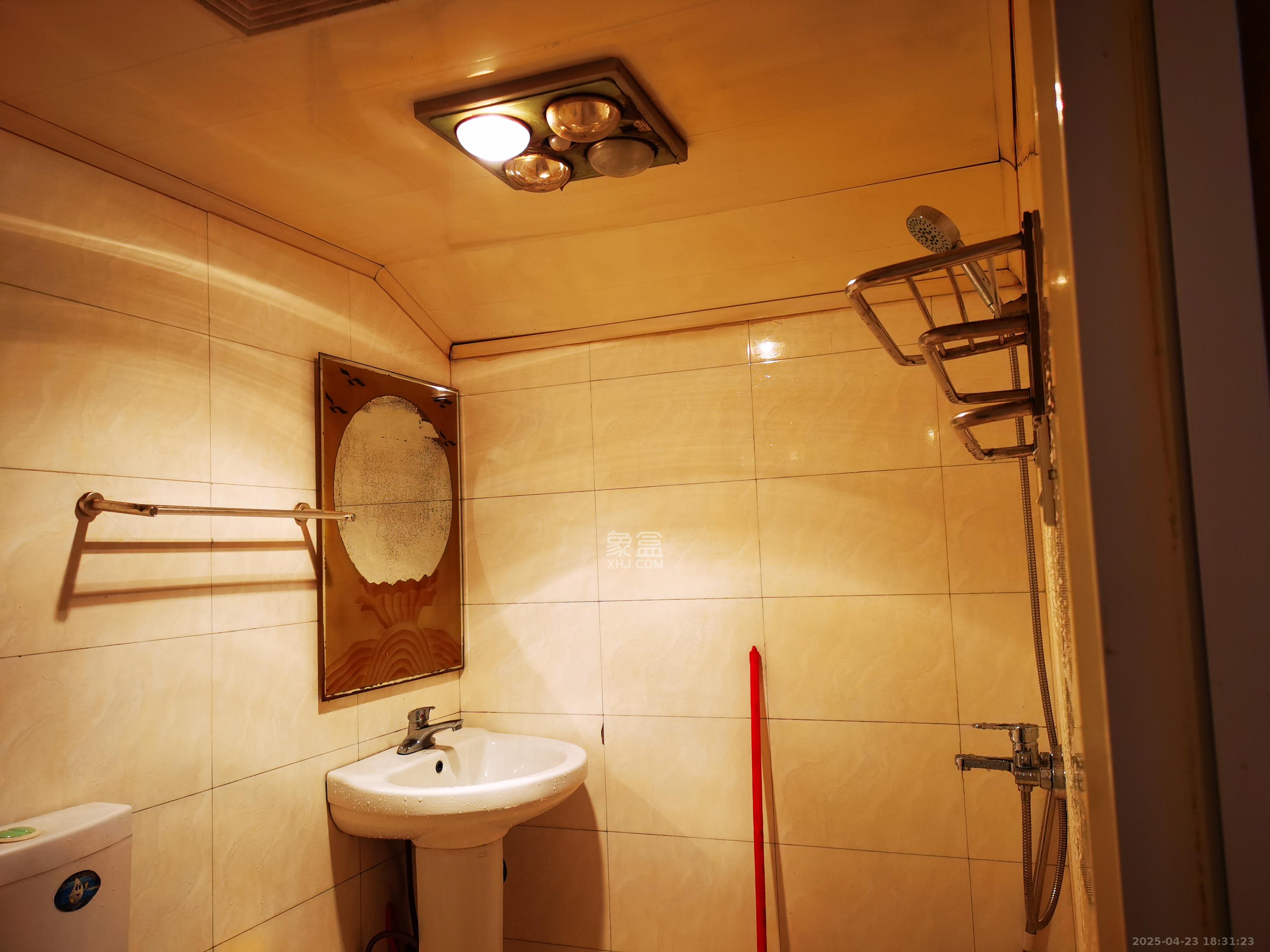 花桥钢材市场(花桥小区) 1室1厅1卫 800.0元/月 花桥钢材市场(花桥小区) 1室1厅1卫 800.0元/月室内图