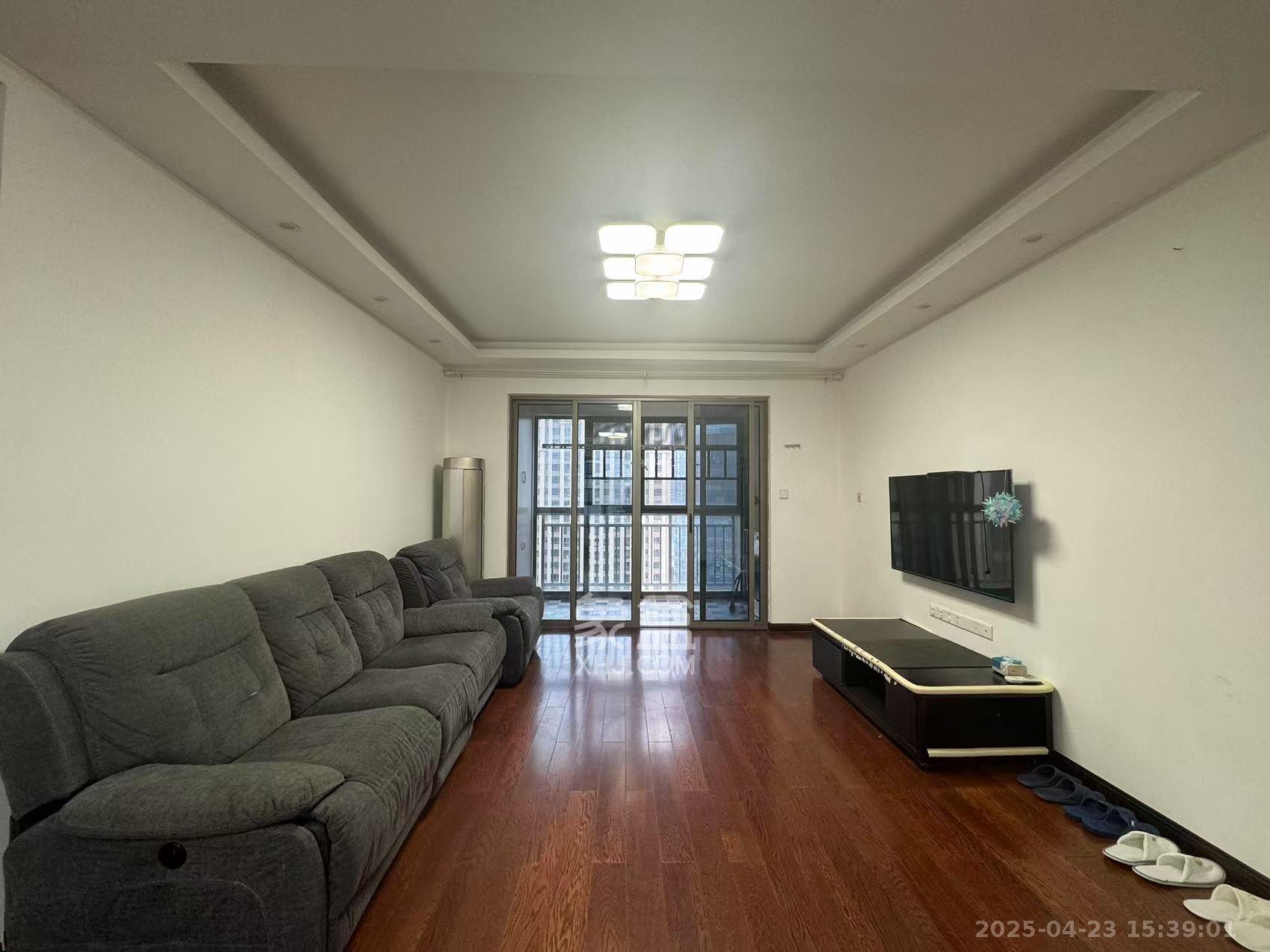 世茂铂翠湾一期 4室2厅2卫 3500.0元/月 世茂铂翠湾一期 4室2厅2卫 3500.0元/月室内图