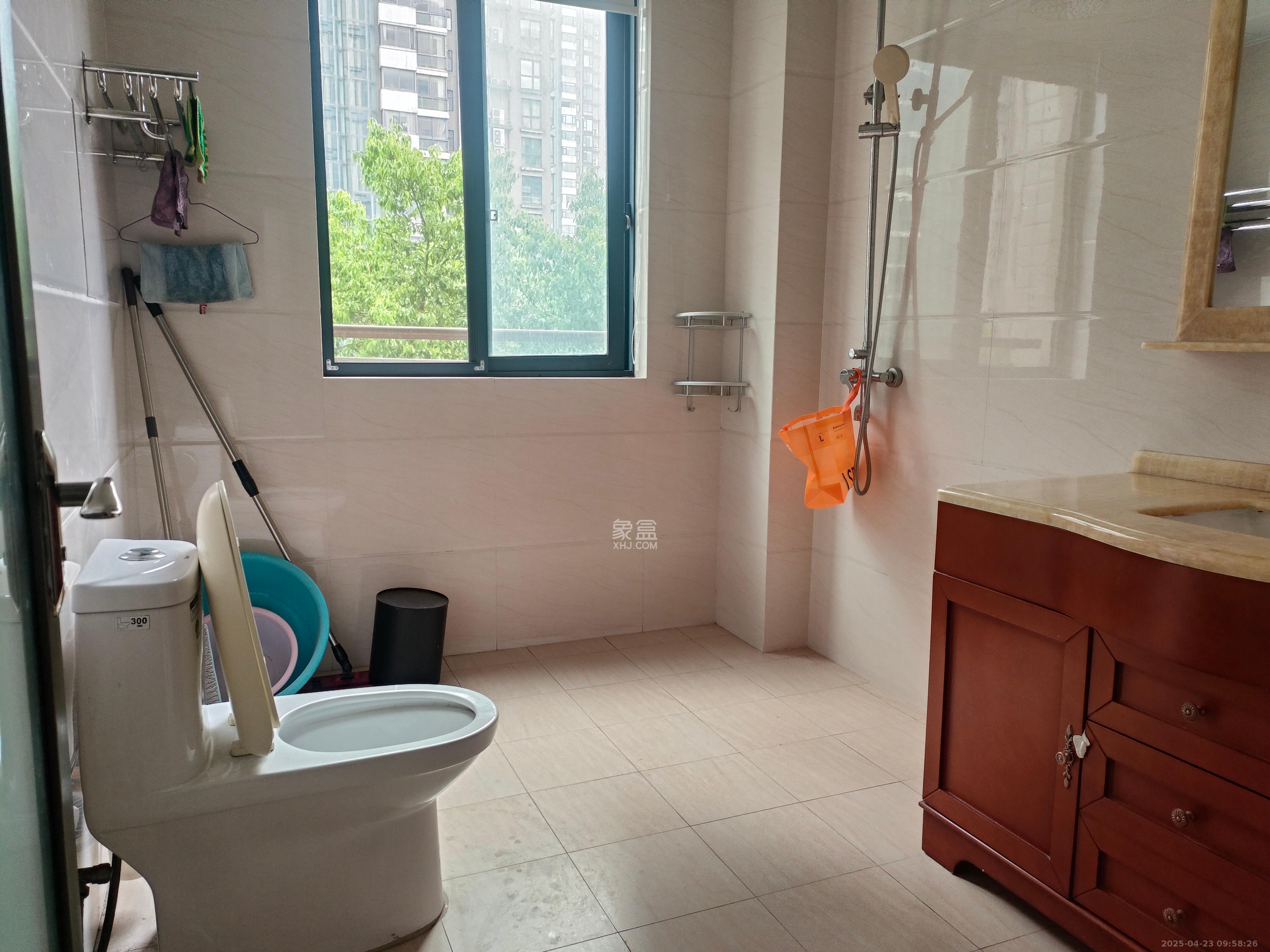 湘江世纪城聚江苑 3室2厅2卫 3200.0元/月 湘江世纪城聚江苑 3室2厅2卫 3200.0元/月室内图