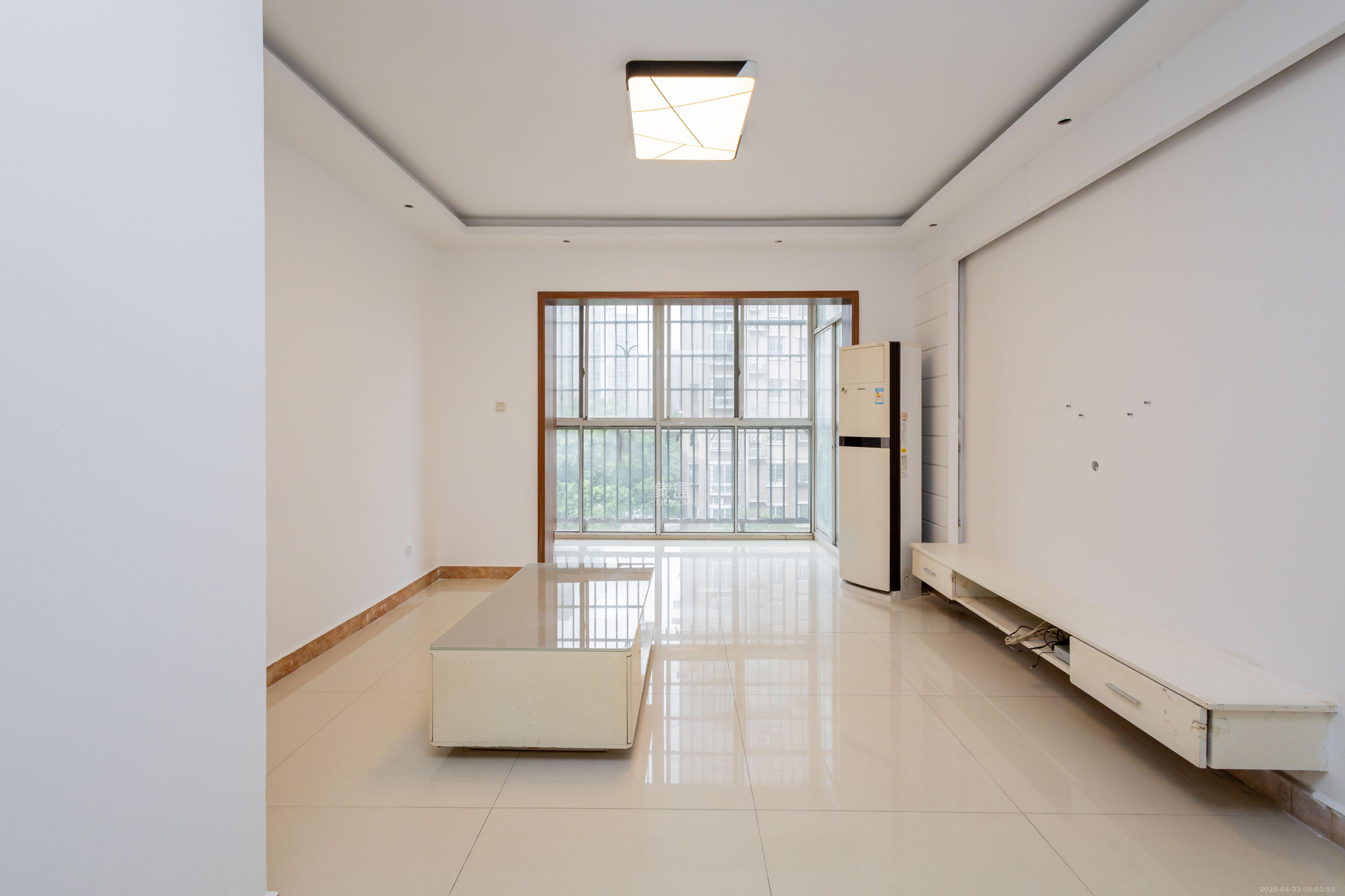 东业苹果社区 3室2厅1卫 50.8万 东业苹果社区 3室2厅1卫 50.8万客厅