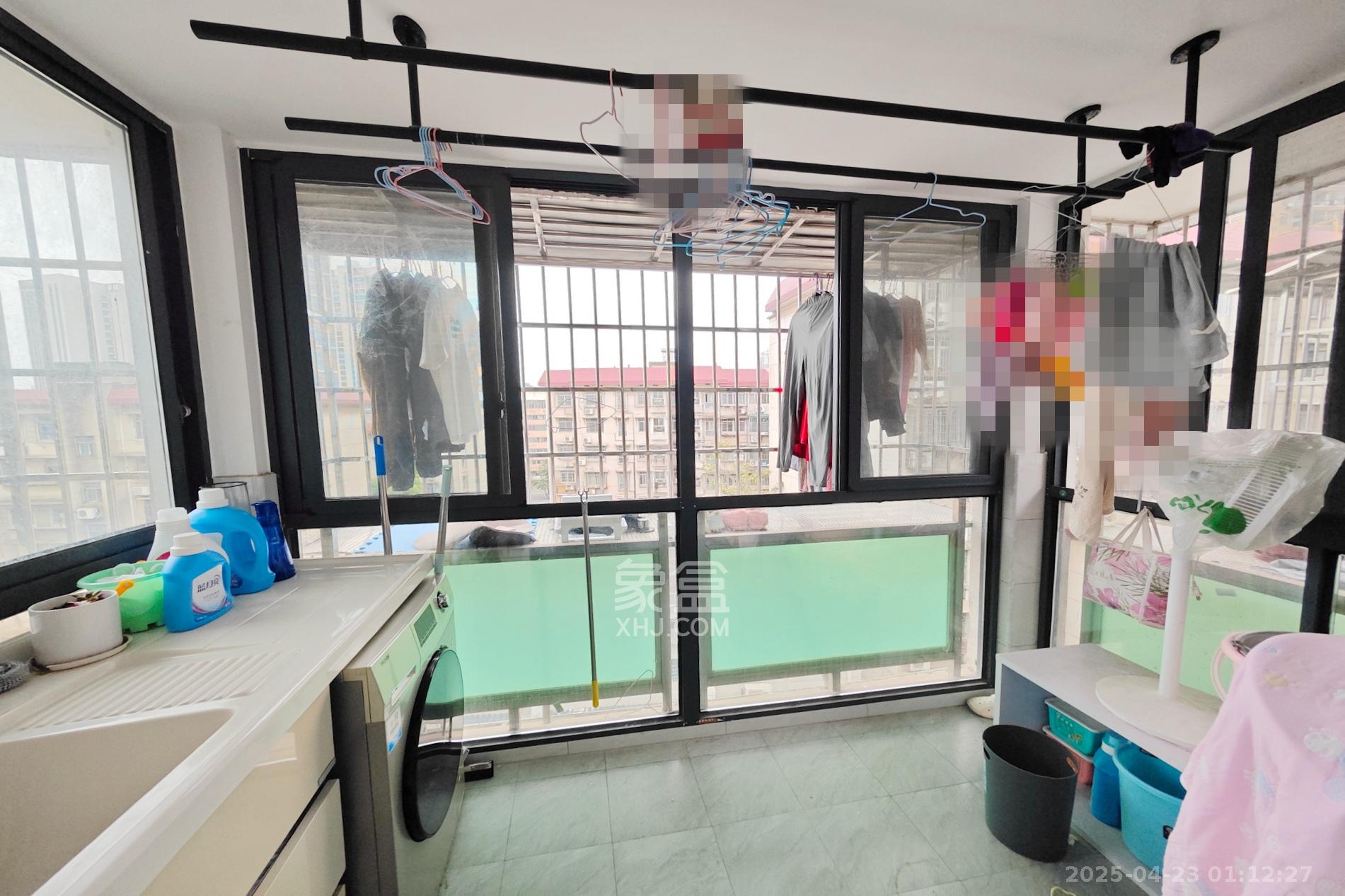 鸿景苑 3室2厅2卫 69.0万 鸿景苑 3室2厅2卫 69.0万阳台