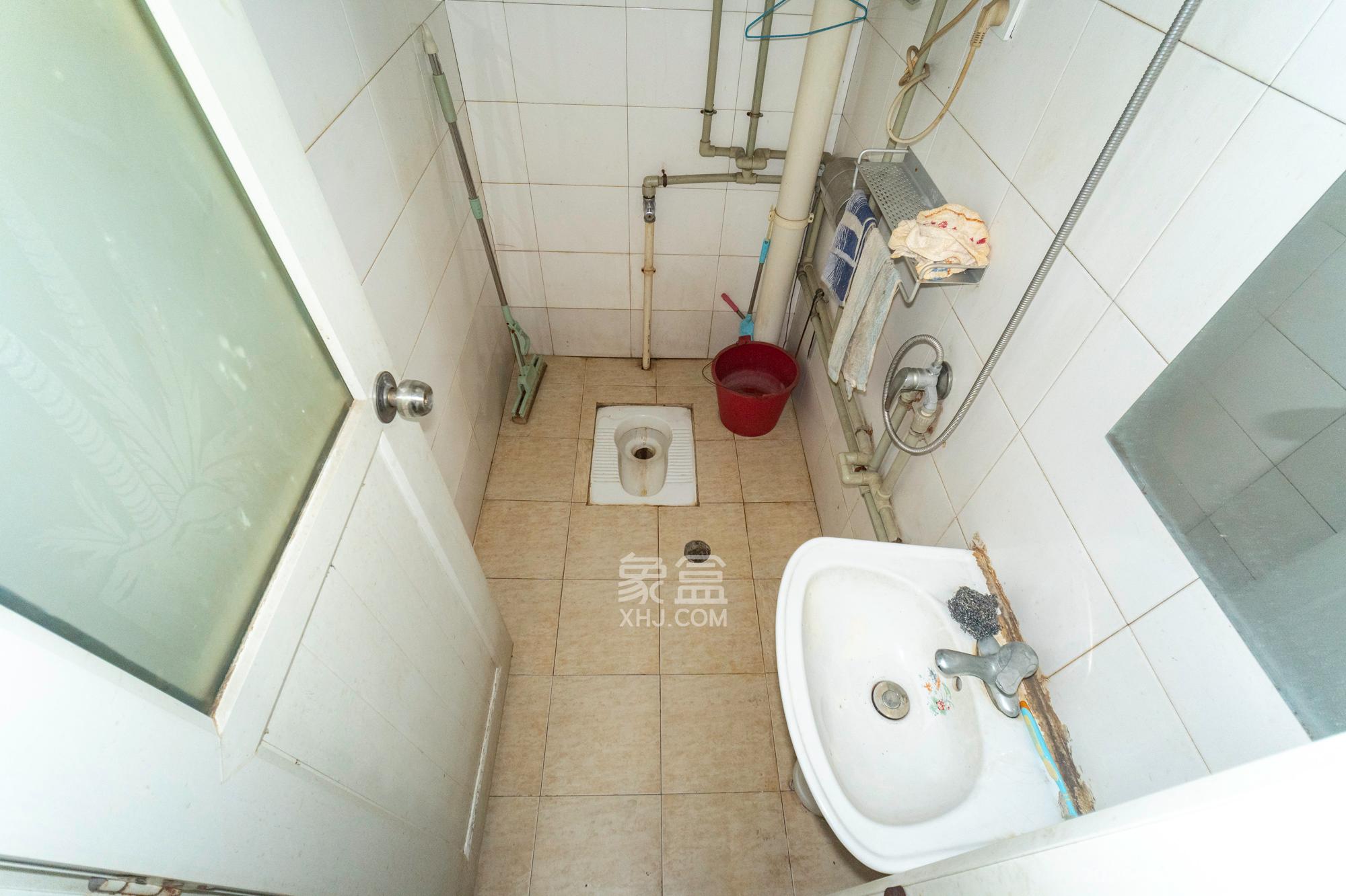 松雅安置小区 3室2厅1卫 46.0万 松雅安置小区 3室2厅1卫 46.0万卫生间