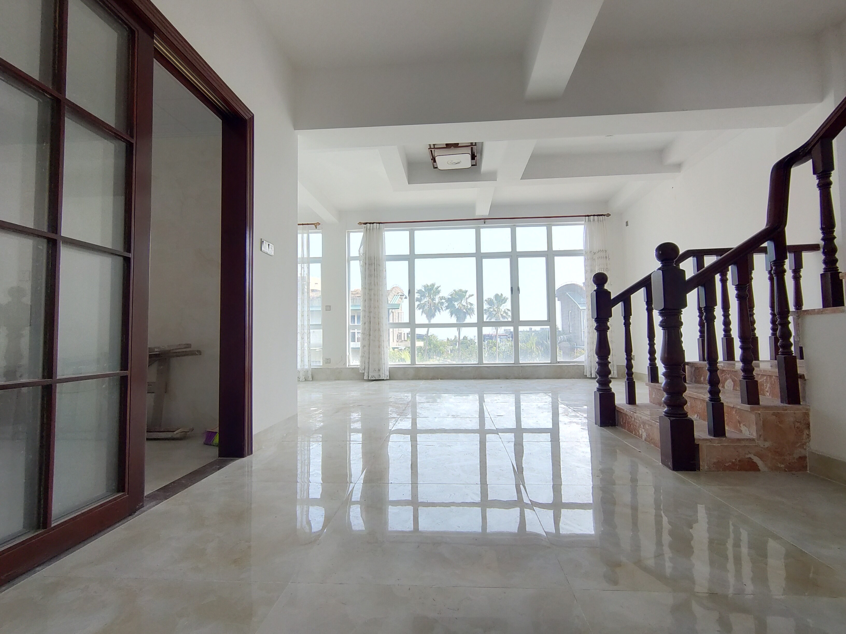 阳光西海岸一期(蓝天公寓别墅区) 3室2厅3卫 339.0万 阳光西海岸一期(蓝天公寓别墅区) 3室2厅3卫 339.0万室内图