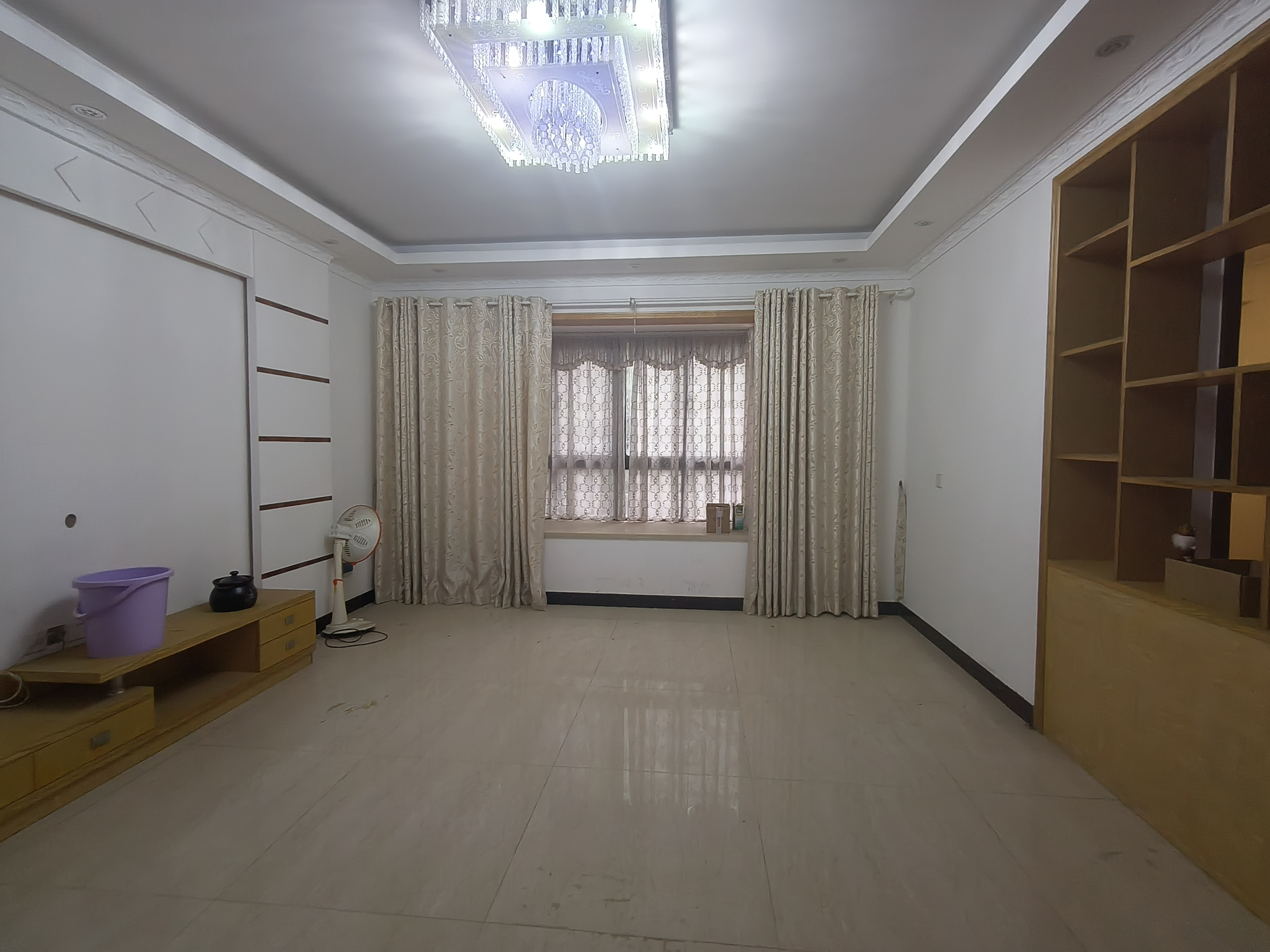 天门壹号 3室2厅2卫 1900.0元/月 天门壹号 3室2厅2卫 1900.0元/月室内图