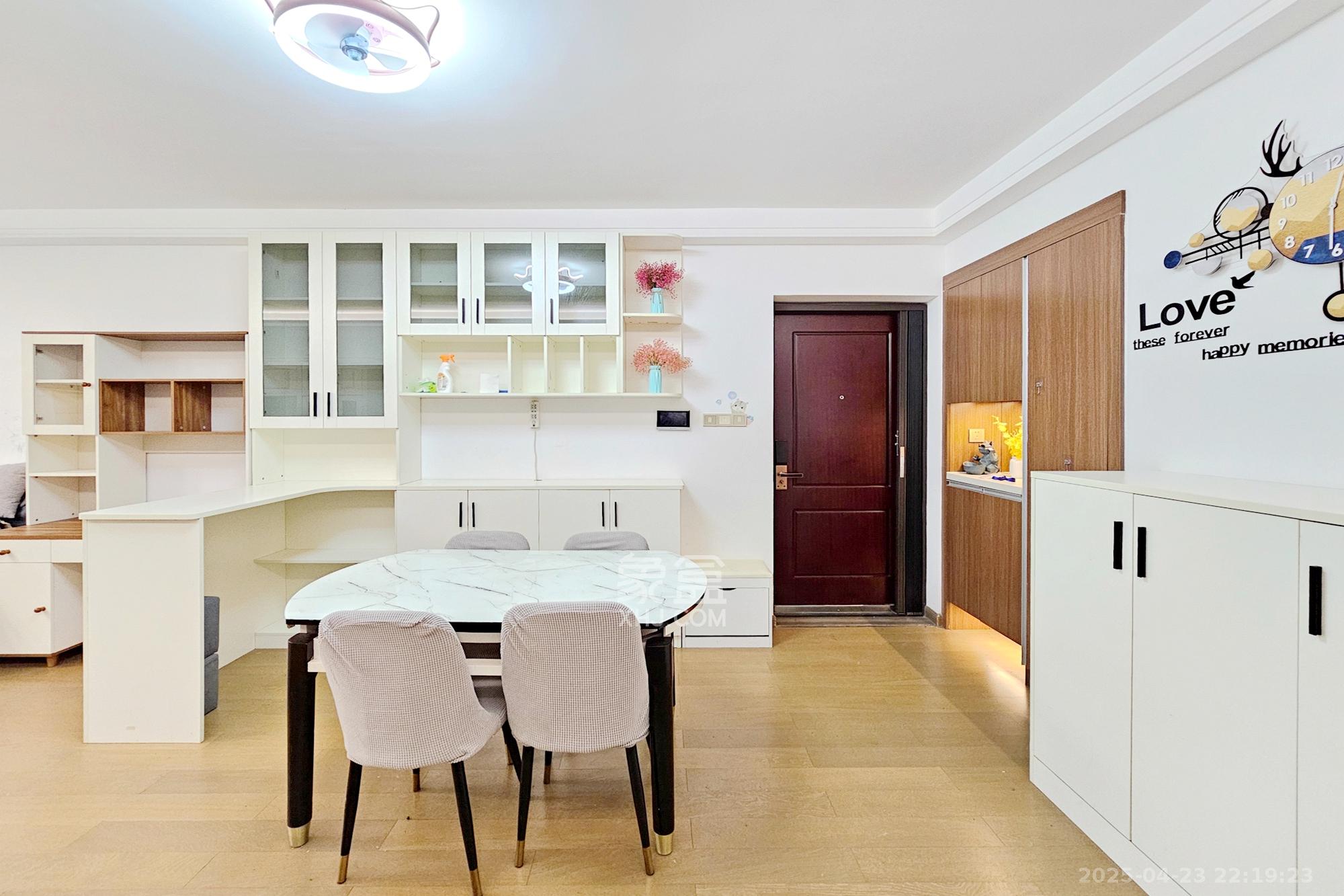 阳光城尚东湾青柠园 3室2厅2卫 105.00万 阳光城尚东湾青柠园 3室2厅2卫 105.00万客厅