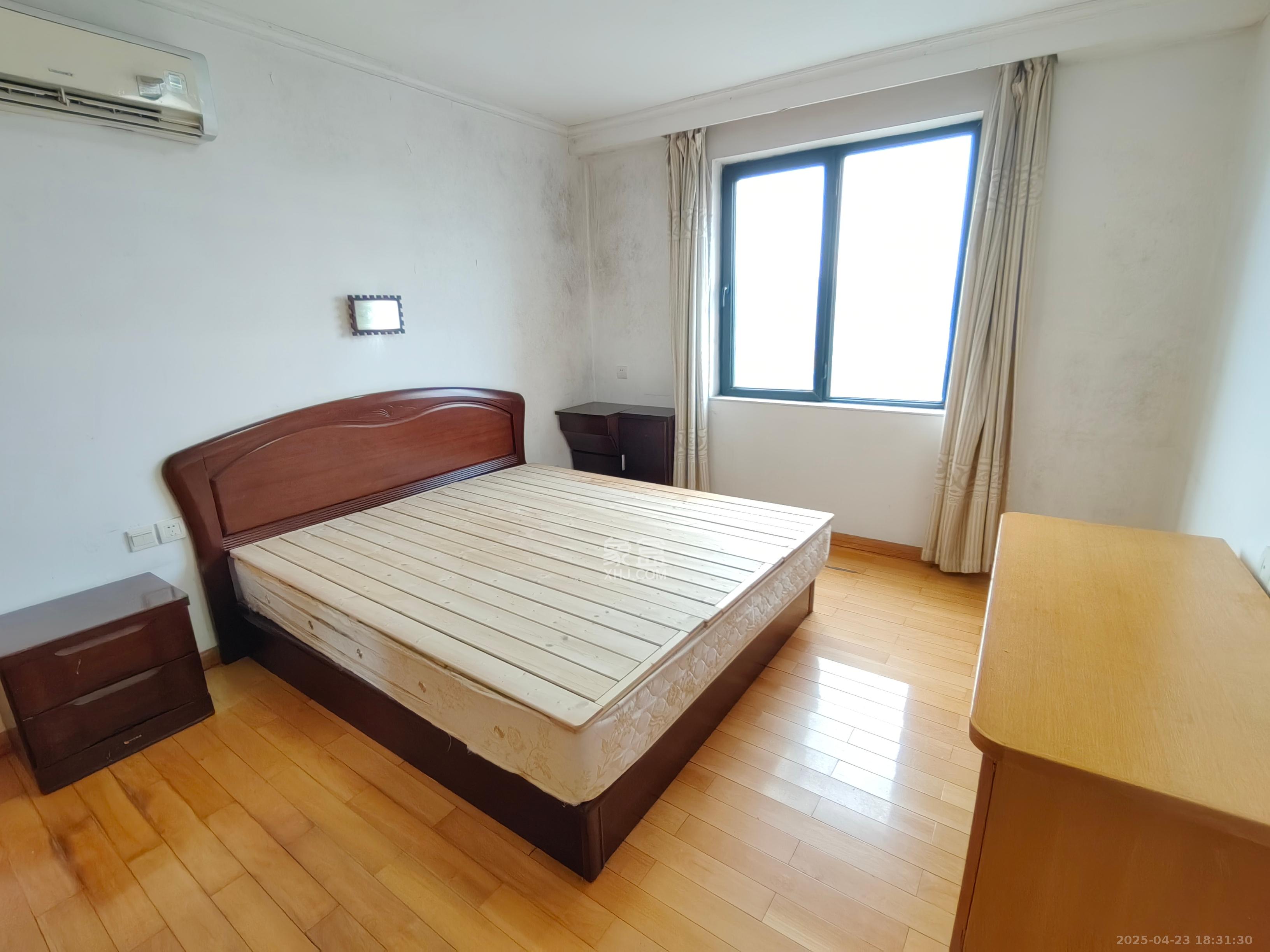 南国新城 3室2厅2卫 2400.0元/月 南国新城 3室2厅2卫 2400.0元/月室内图