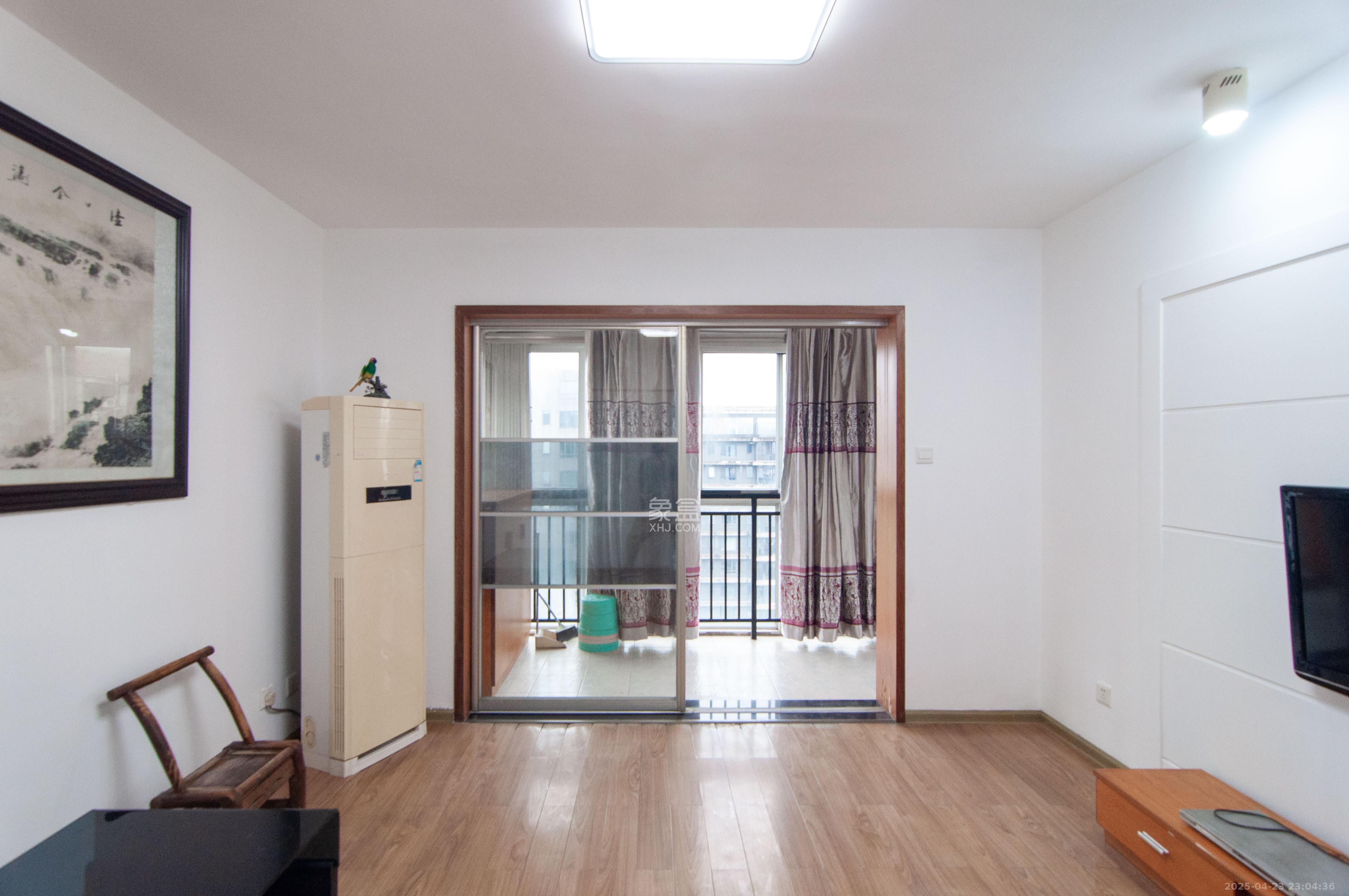 龙王港社区 2室2厅1卫 78.0万 龙王港社区 2室2厅1卫 78.0万客厅