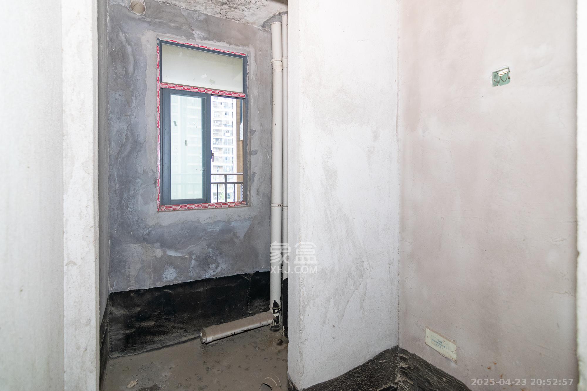 联诚国际城  4室2厅2卫    95.0万卫生间