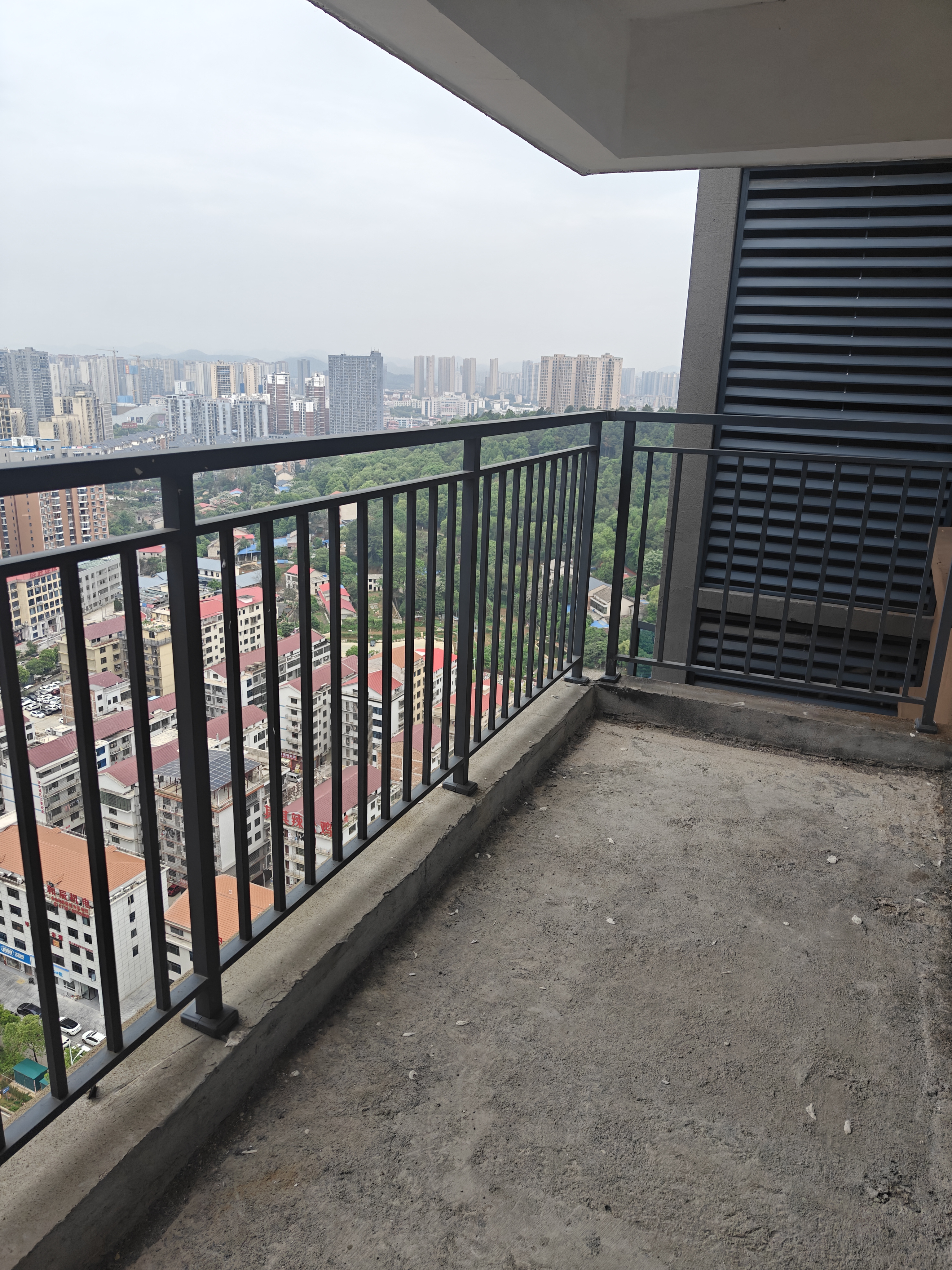 宁邦中心（二期公园里）  4室2厅2卫   80.00万客厅