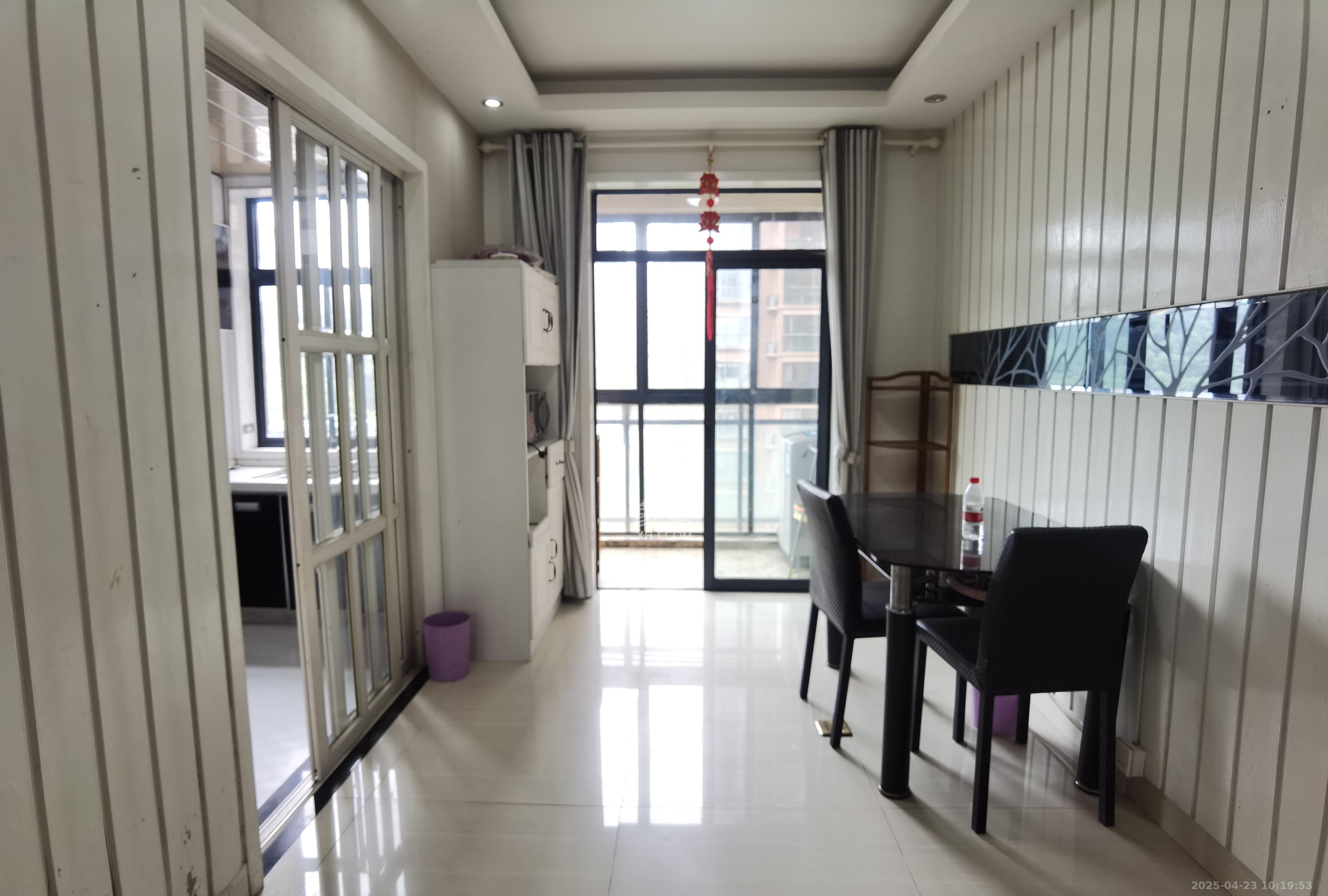 珠江东方明珠（新地东方明珠）一二期  2室2厅1卫   1800.00元/月室内图