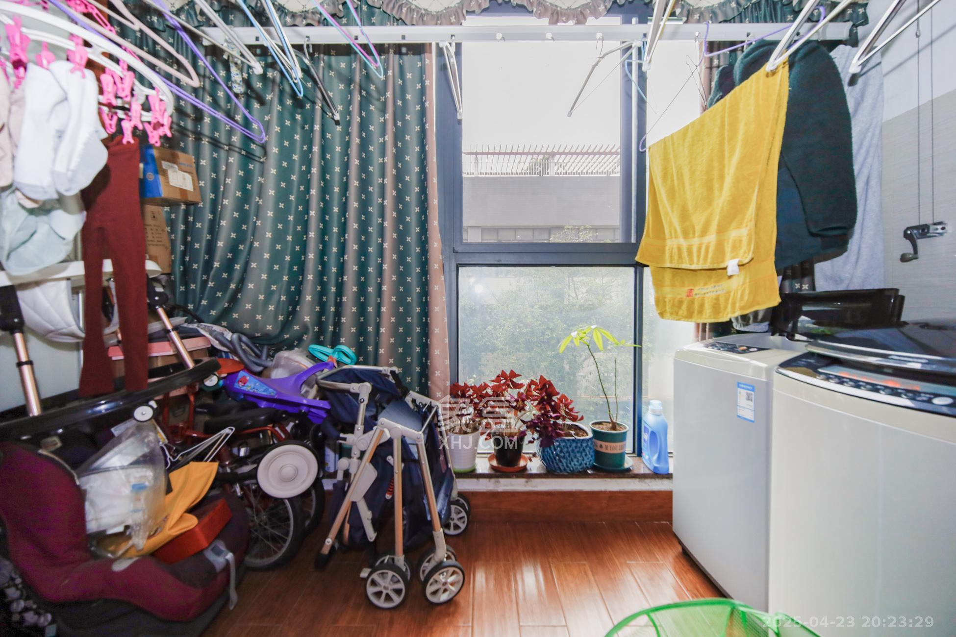 城南故事家园  4室2厅1卫    98.0万阳台