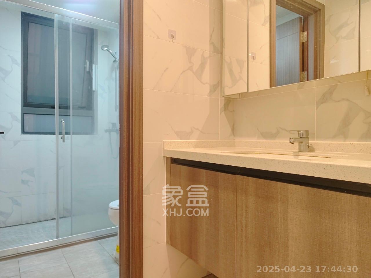 绿地V岛  1室0厅0卫   4800.00元/月室内图
