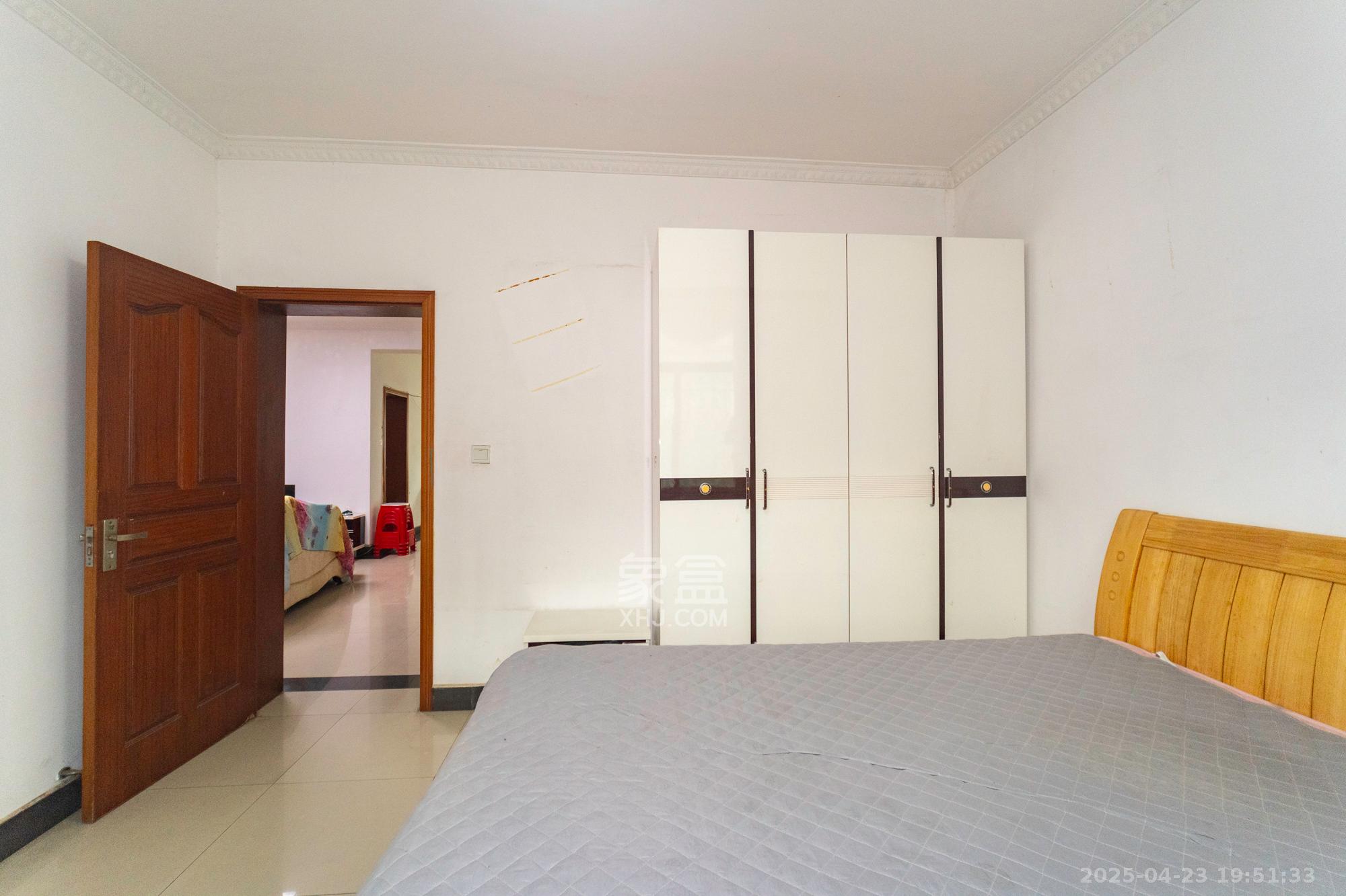 松雅安置小区 3室2厅1卫 46.0万 松雅安置小区 3室2厅1卫 46.0万卧室