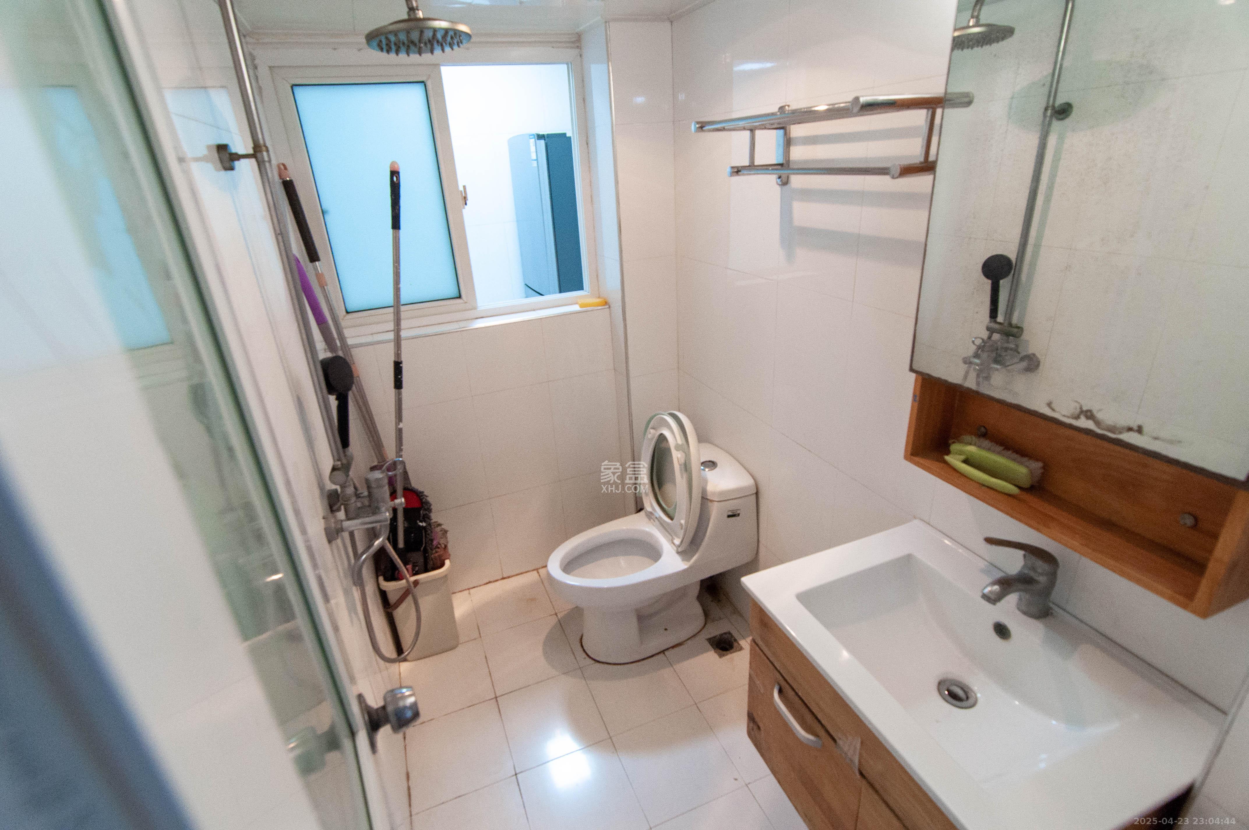 龙王港社区 2室2厅1卫 78.0万 龙王港社区 2室2厅1卫 78.0万卫生间