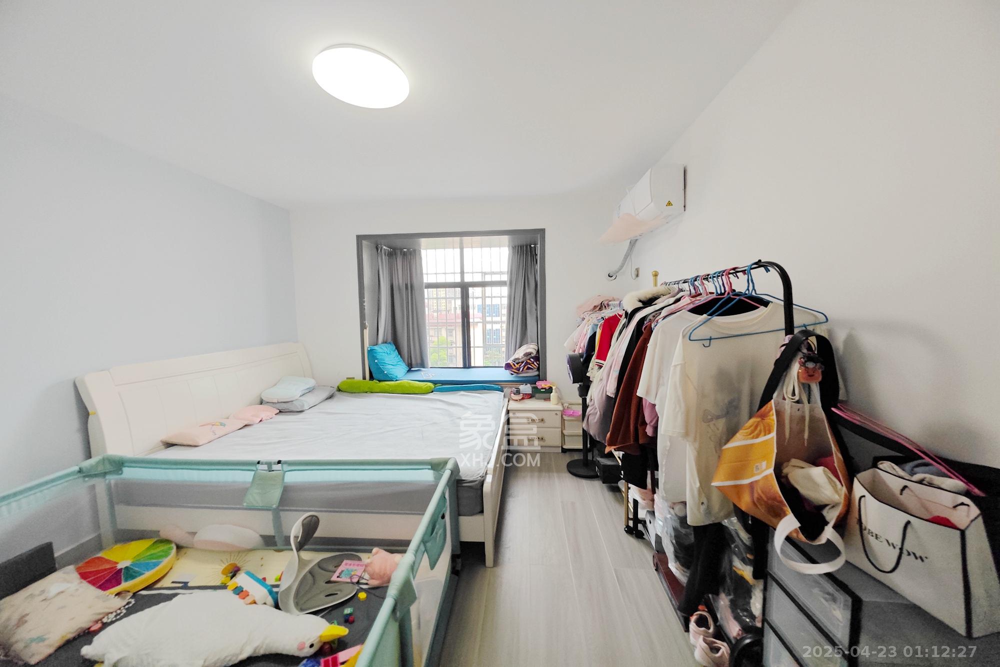 鸿景苑 3室2厅2卫 69.0万 鸿景苑 3室2厅2卫 69.0万卧室