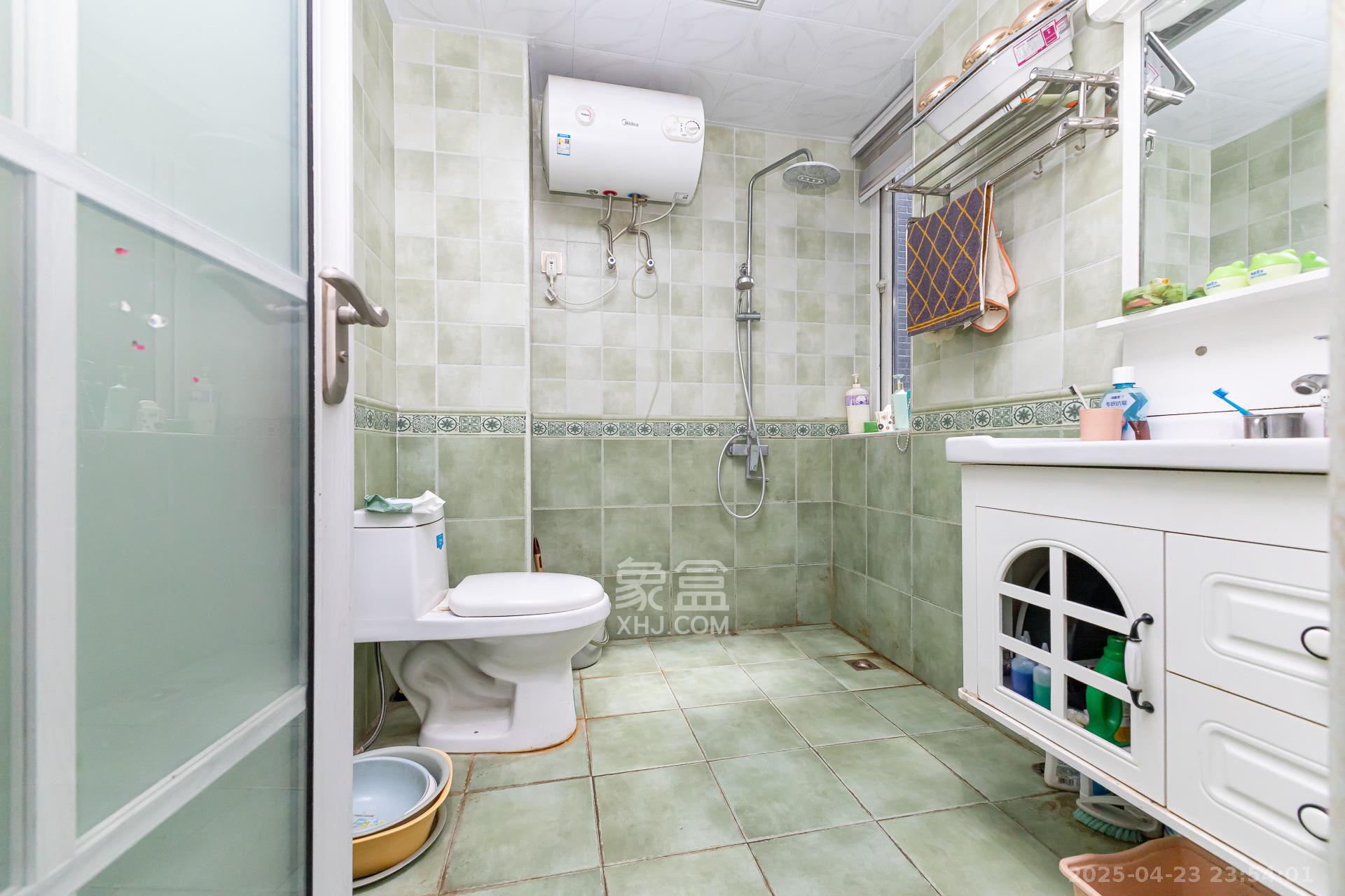 双盈卧龙湾 3室2厅2卫 90.0万 双盈卧龙湾 3室2厅2卫 90.0万卫生间