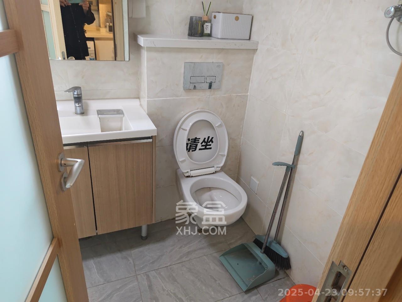 卓越浅水湾  1室1厅1卫   2000.00元/月室内图